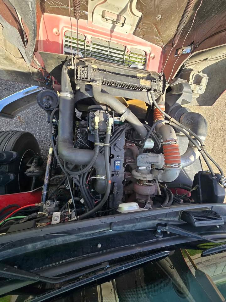 1998 Freightliner FL80 1250/1000 - image 19