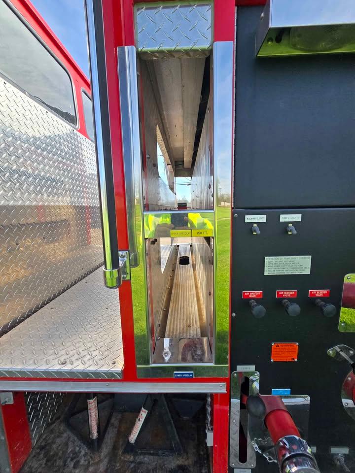 1998 Freightliner FL80 1250/1000 - image 8