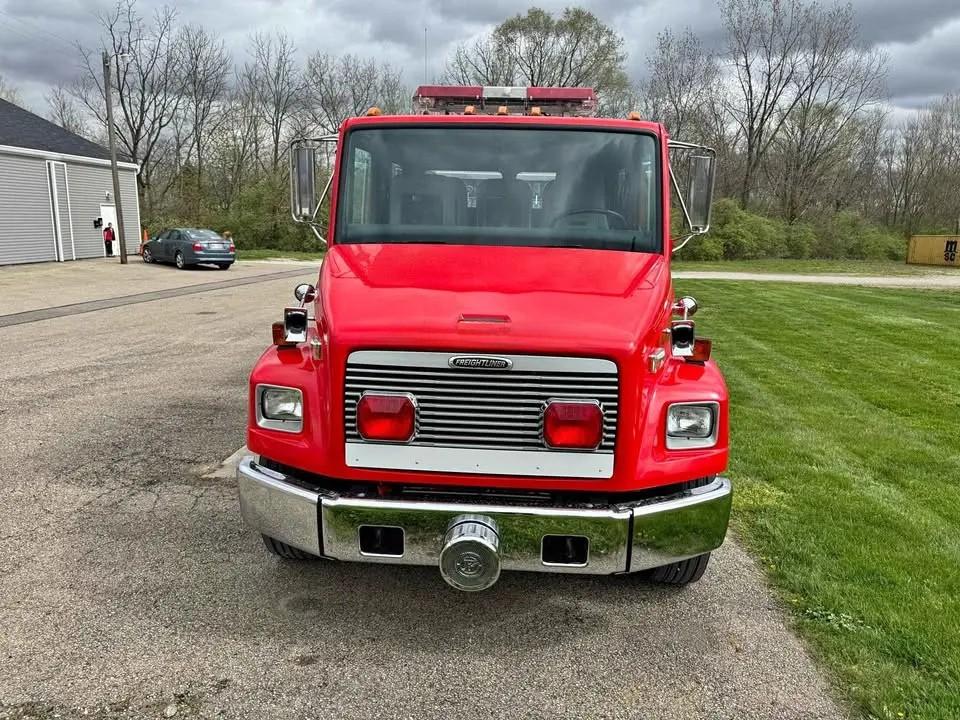 1998 Freightliner FL80 1250/1000 - image 2