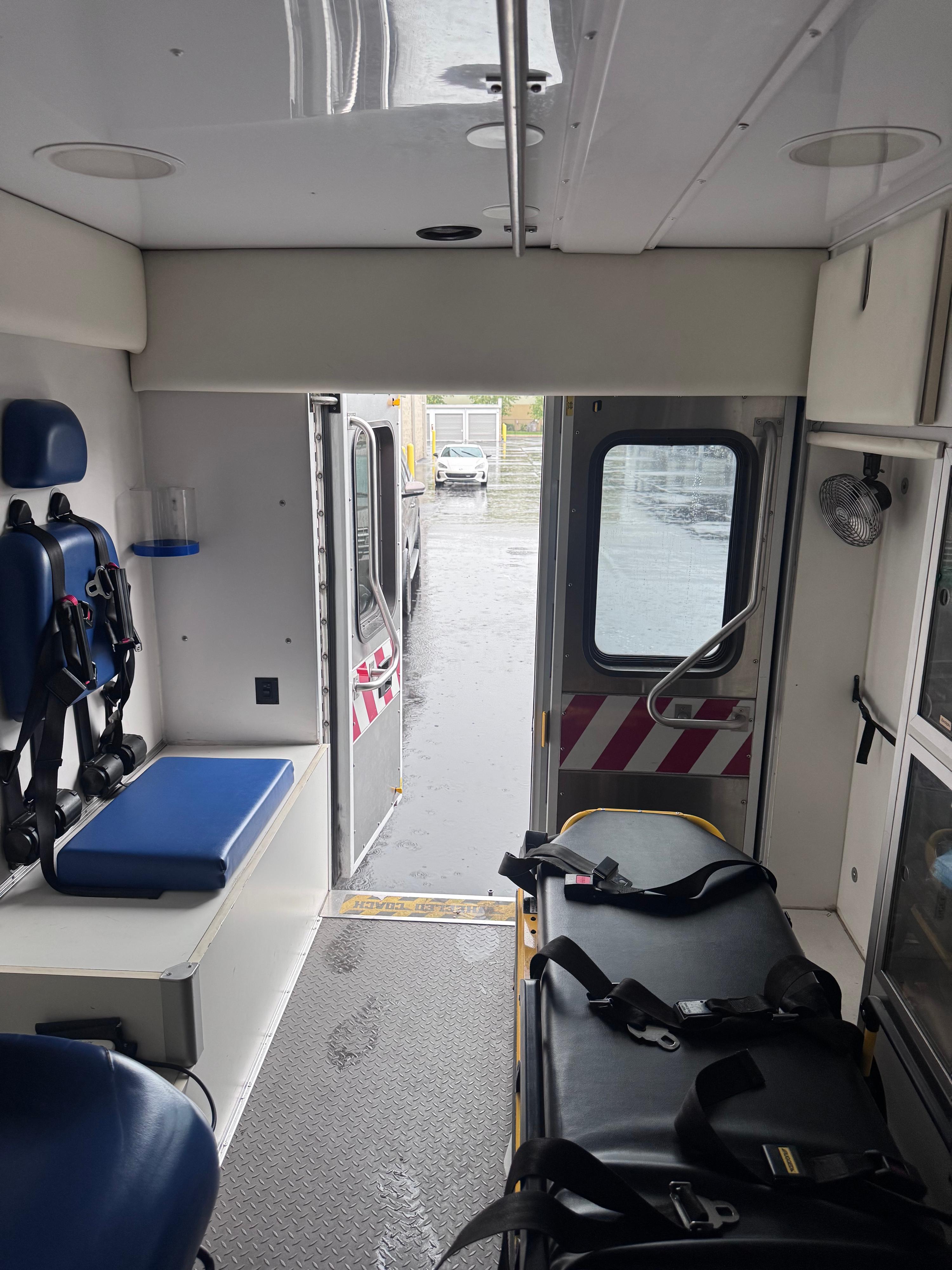 2017 REV Ford Type I Ambulance - image 10