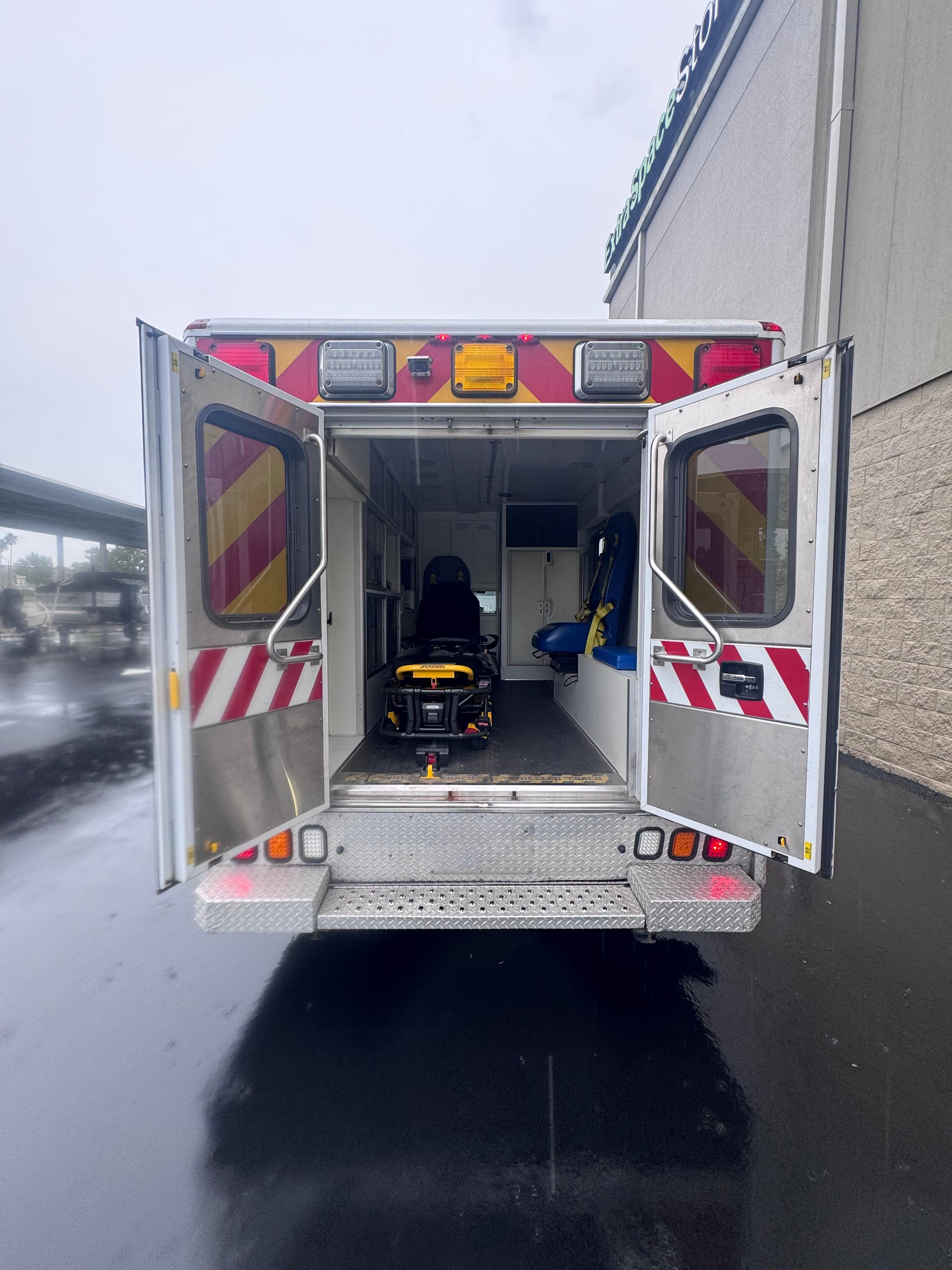 2017 REV Ford Type I Ambulance - image 4