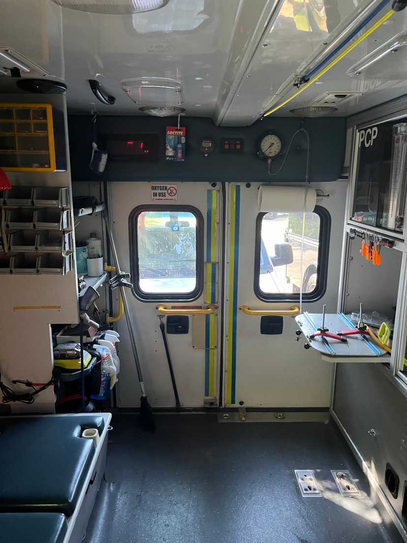 2009 Chevrolet Type III Ambulance — photo 4