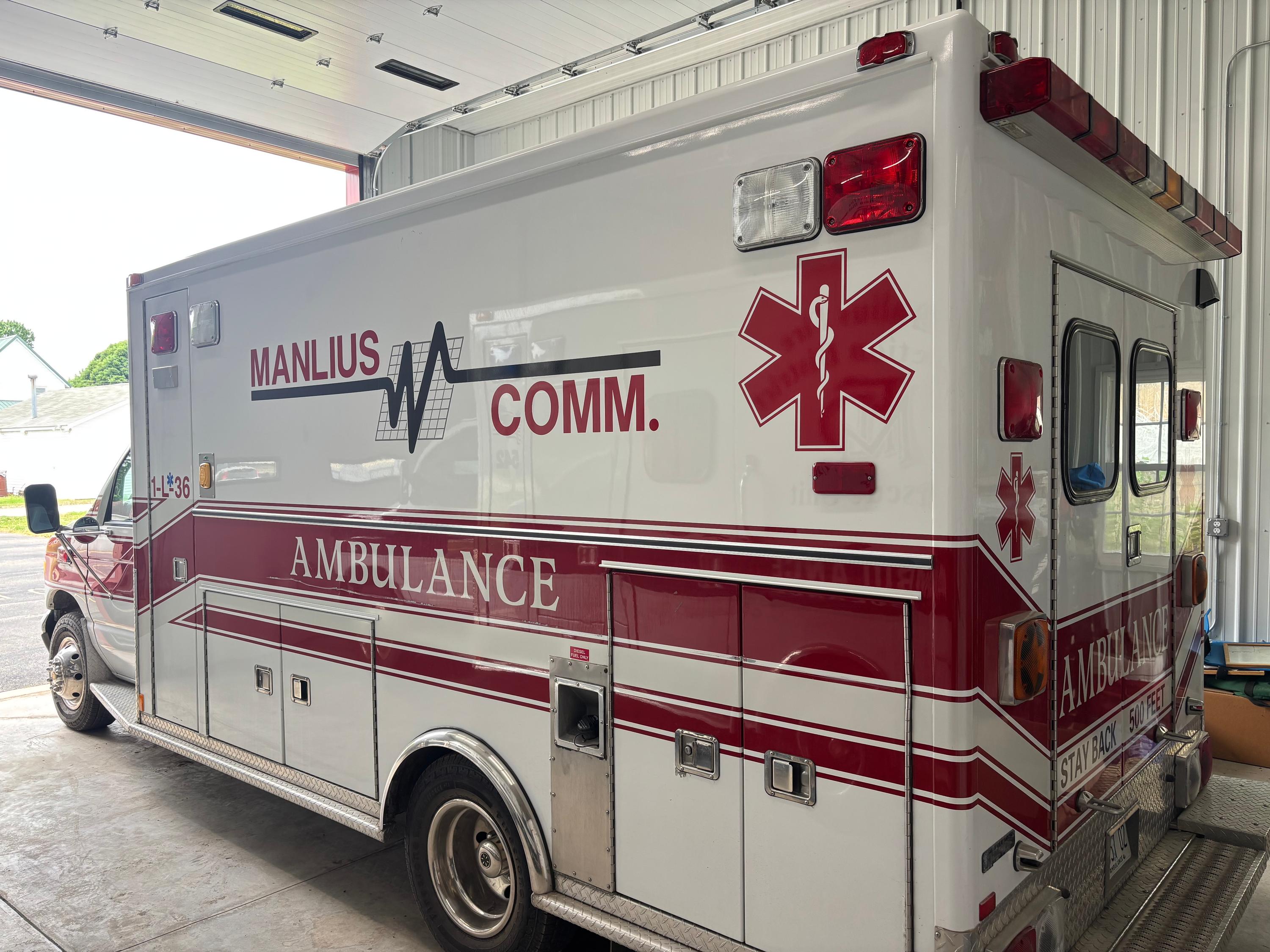 1996 MedTec Ford Type III Ambulance - image 9