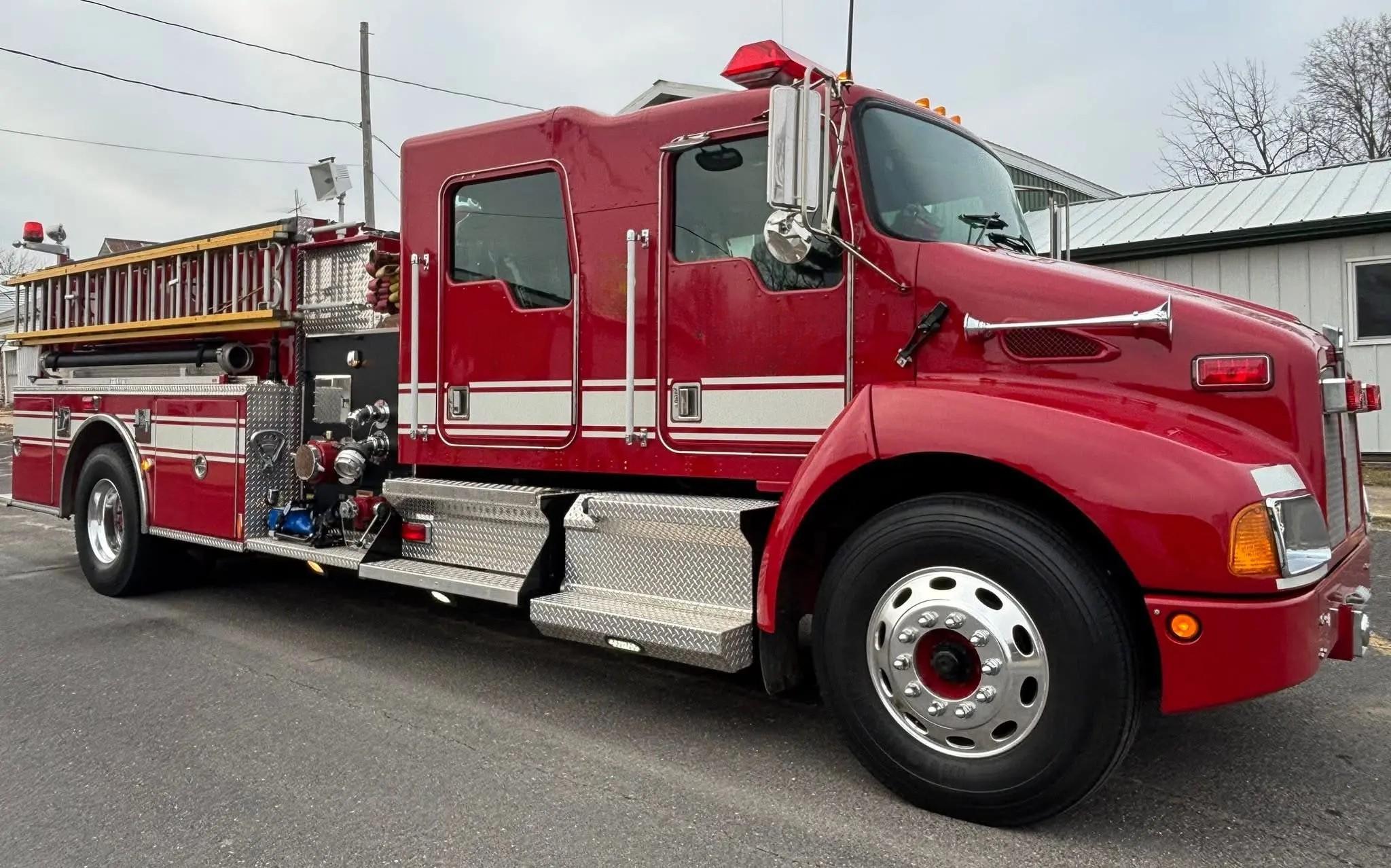 2000 Pierce Kenworth Pumper - image 2