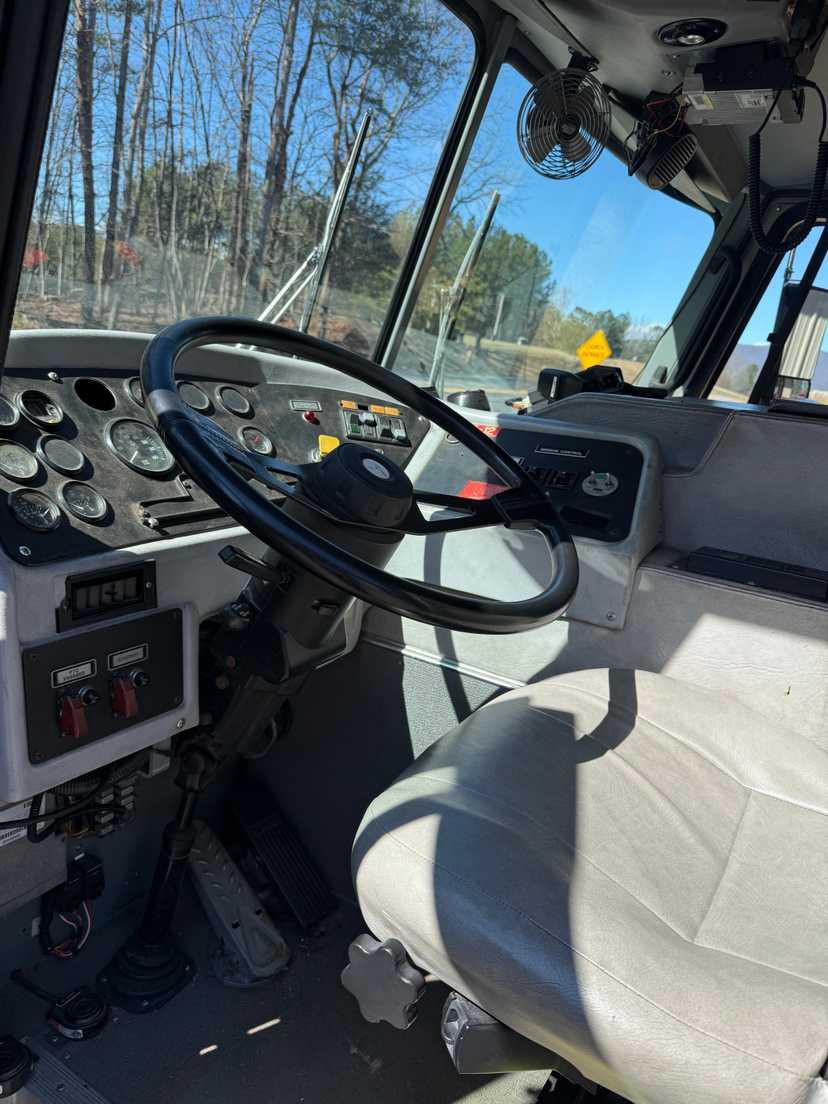 1999 Saulsbury Heavy Rescue — photo 2