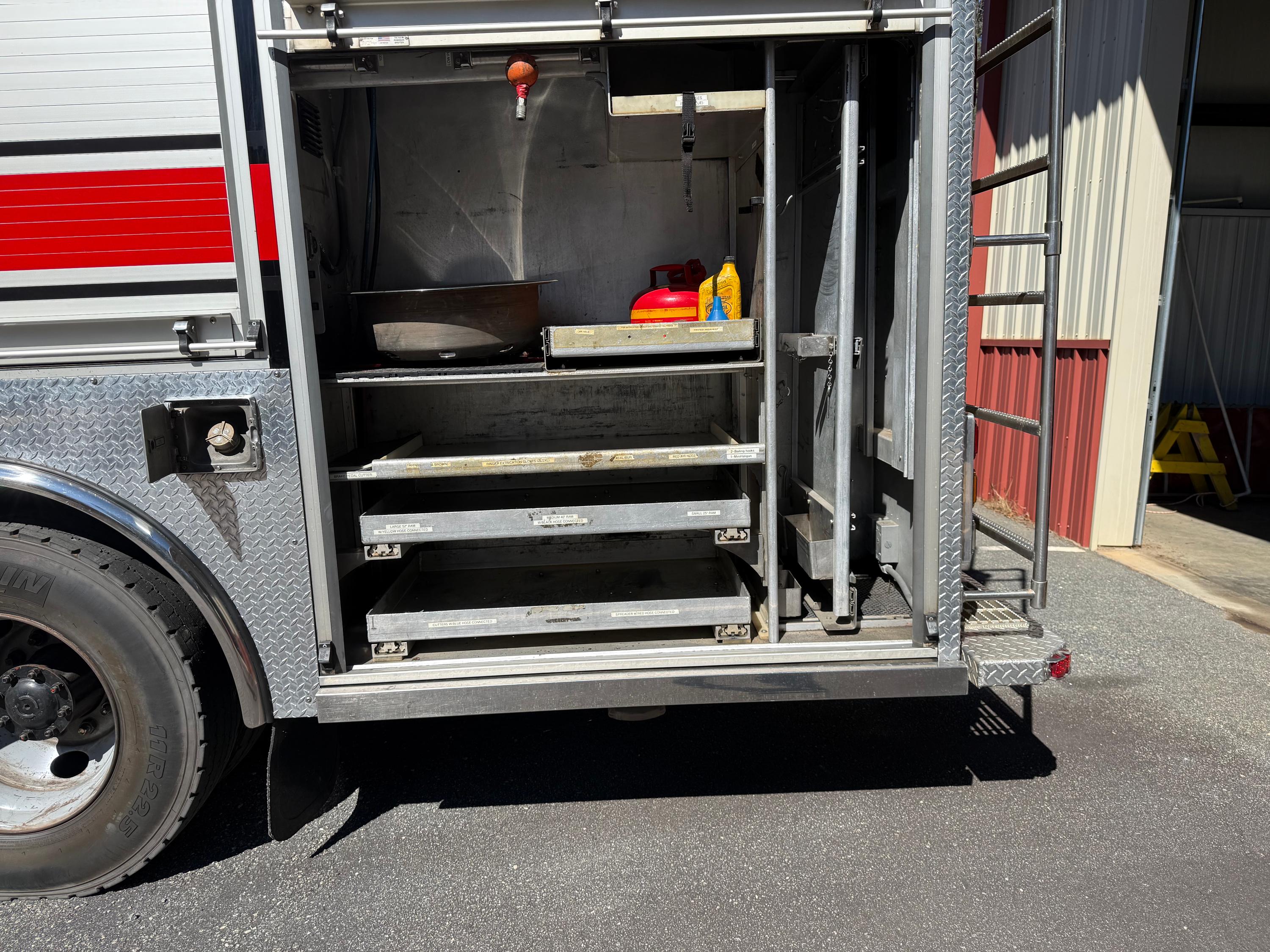 1999 Saulsbury Heavy Rescue - image 11