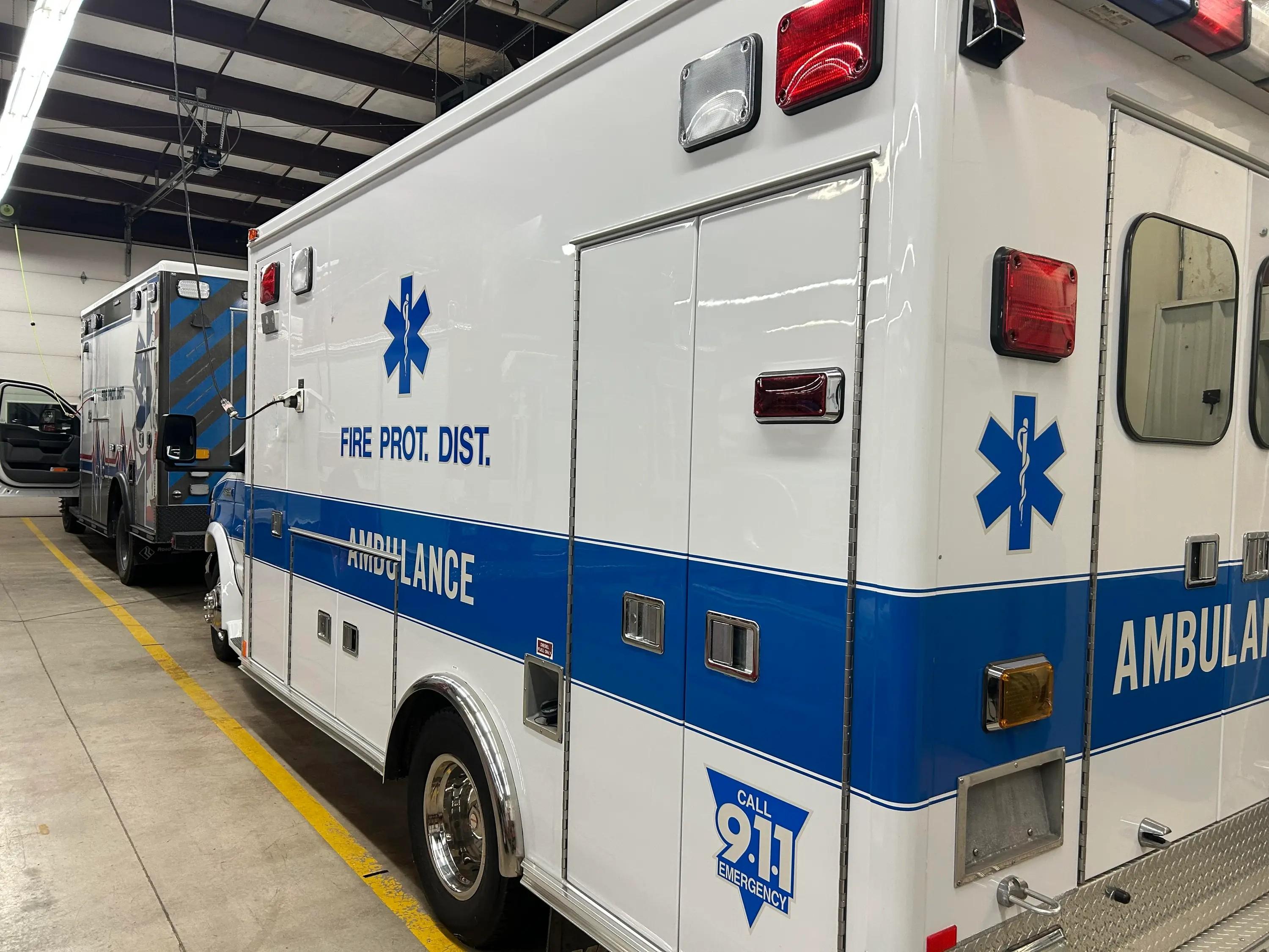2006 MedTec Ford Type III Ambulance - image 6