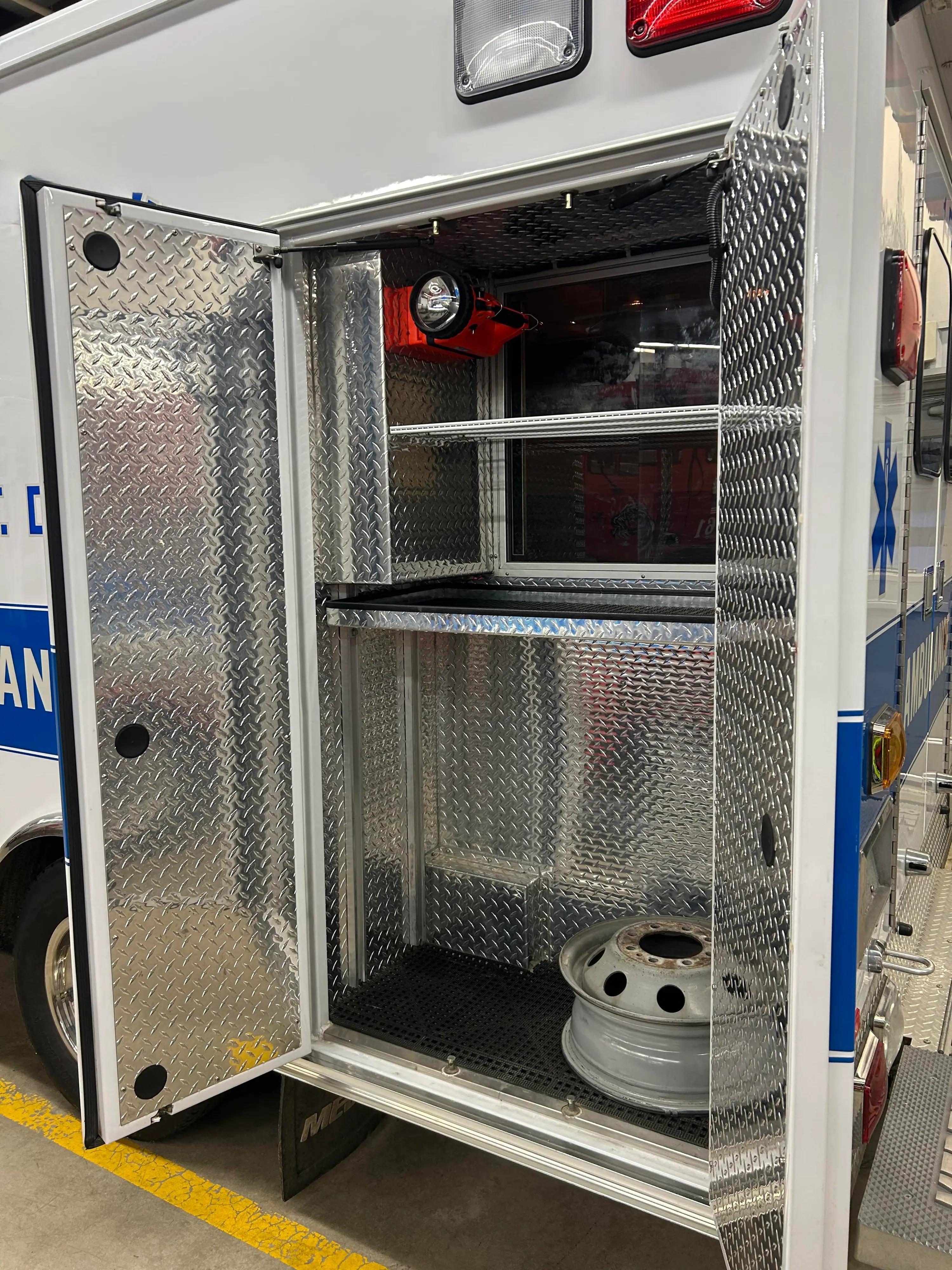 2006 MedTec Ford Type III Ambulance - image 11