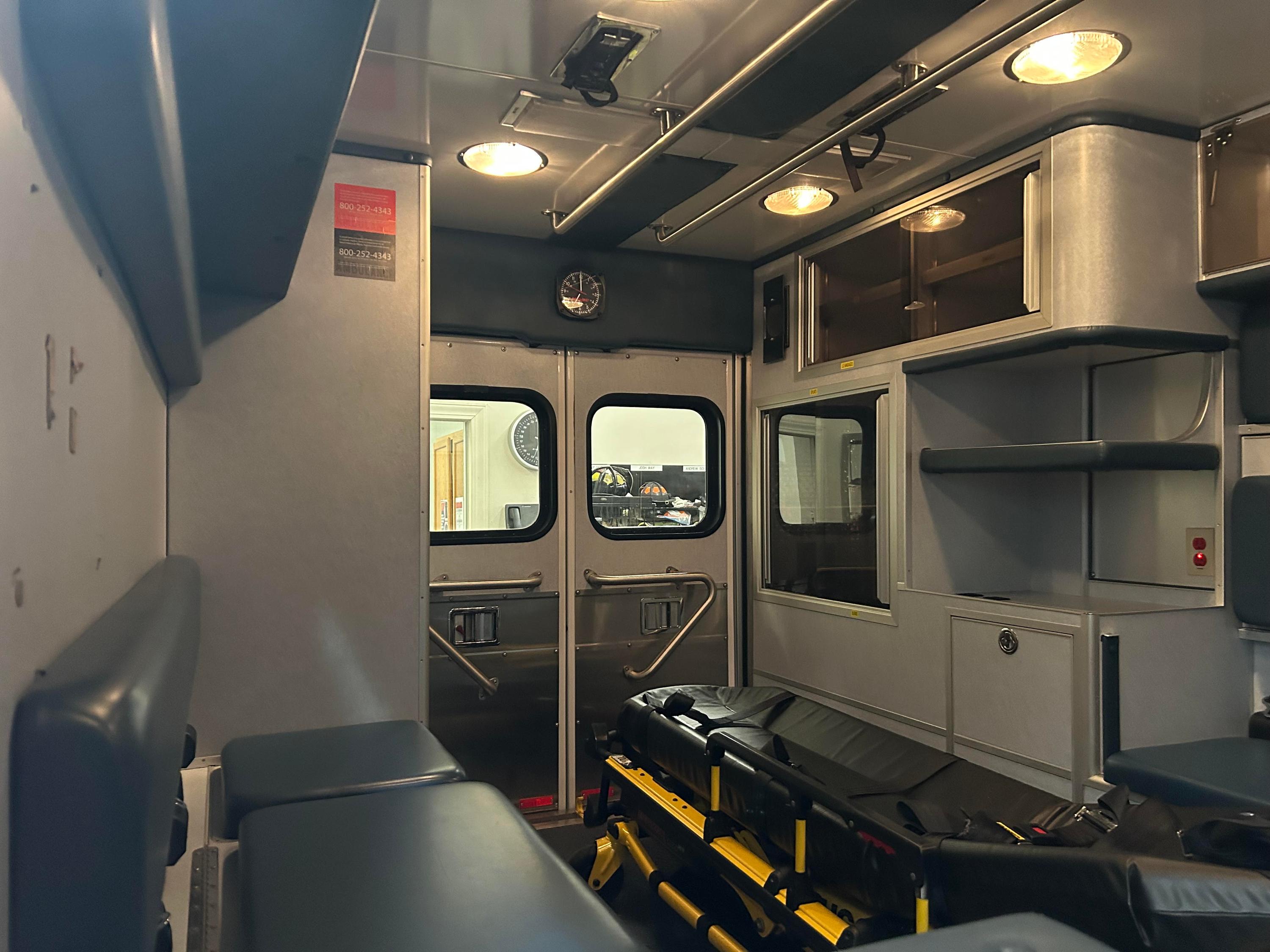 2006 MedTec Ford Type III Ambulance - image 28