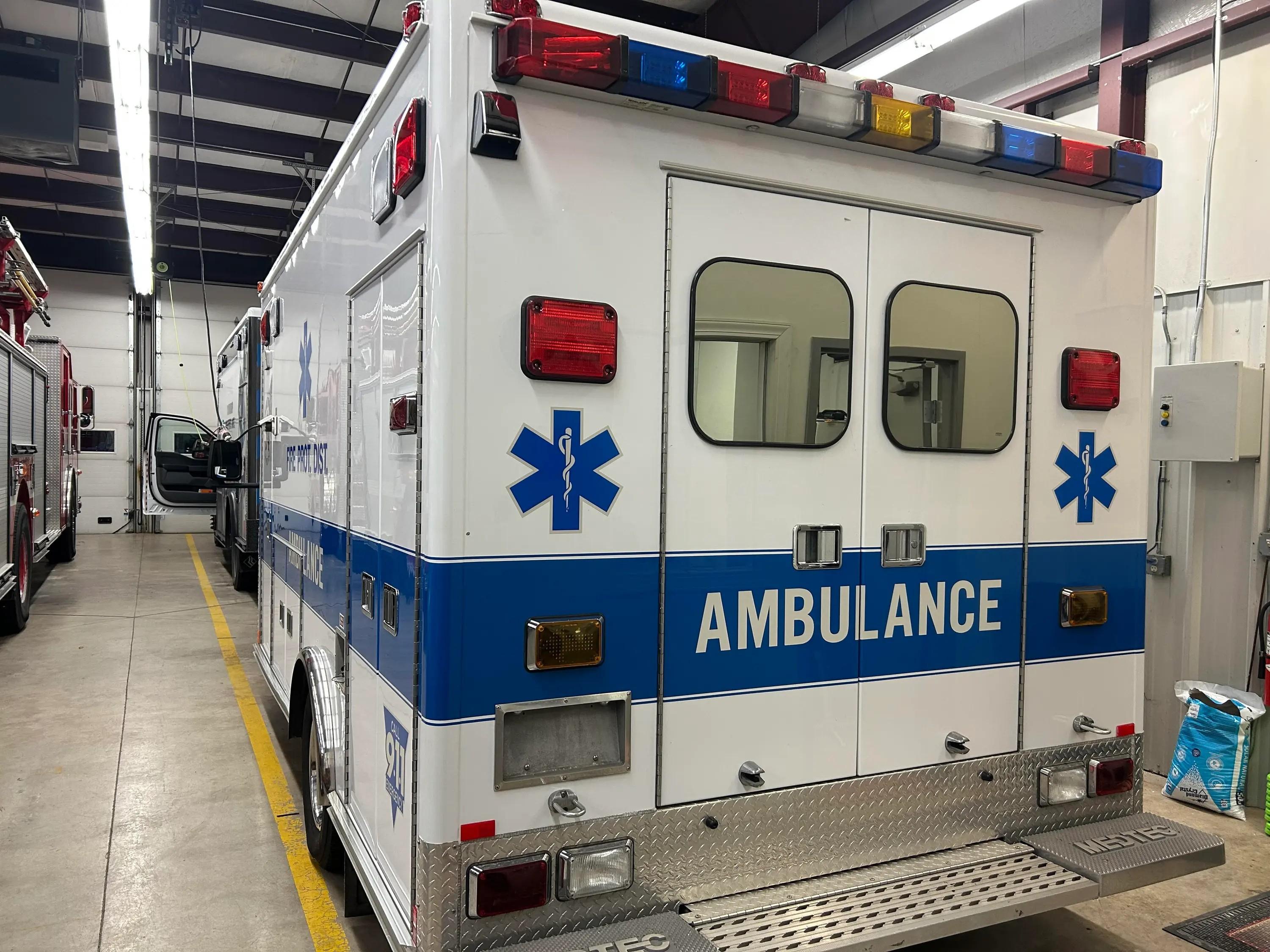 2006 MedTec Ford Type III Ambulance - image 7