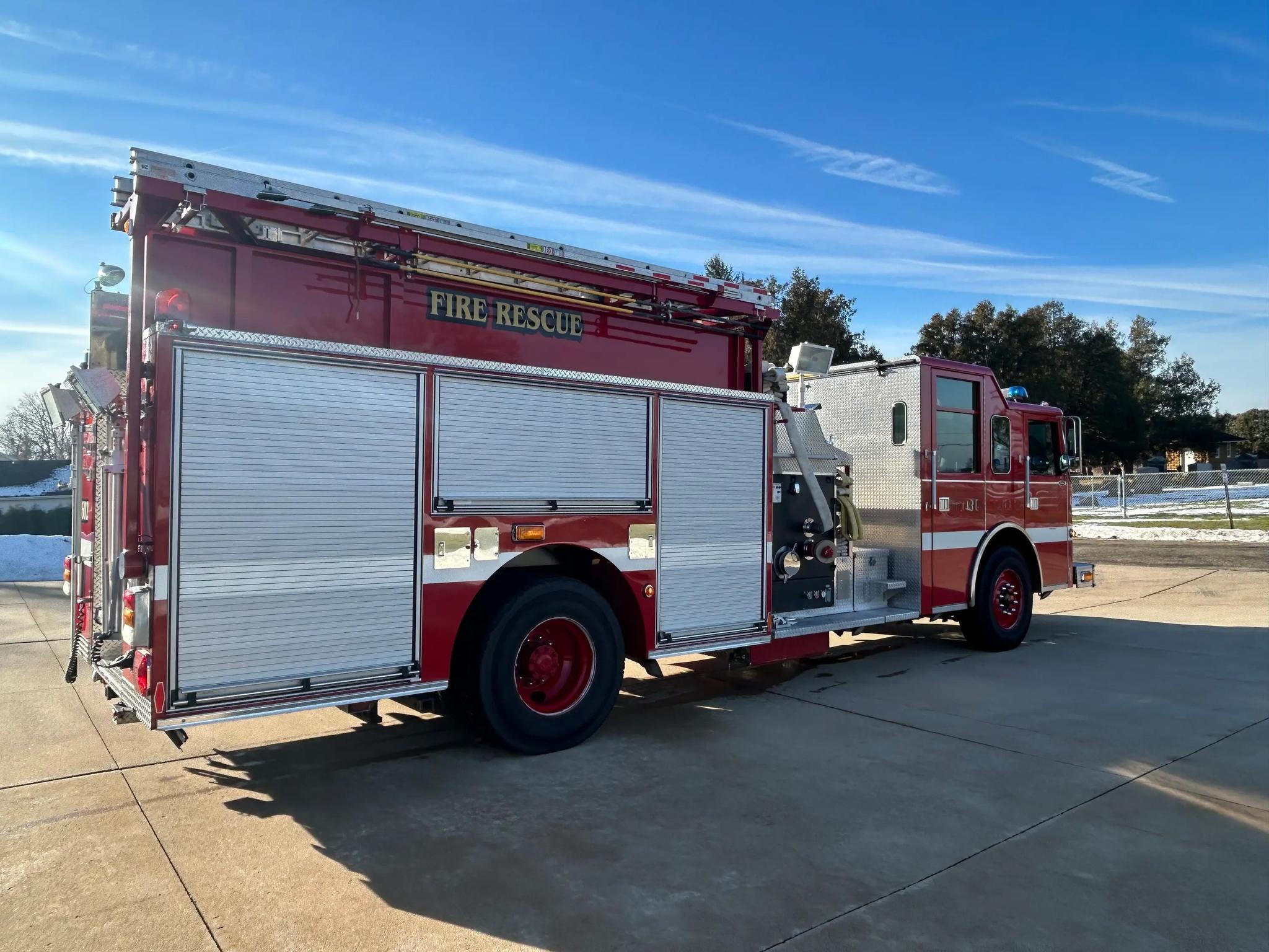 2002 Pierce Saber Pumper - image 4