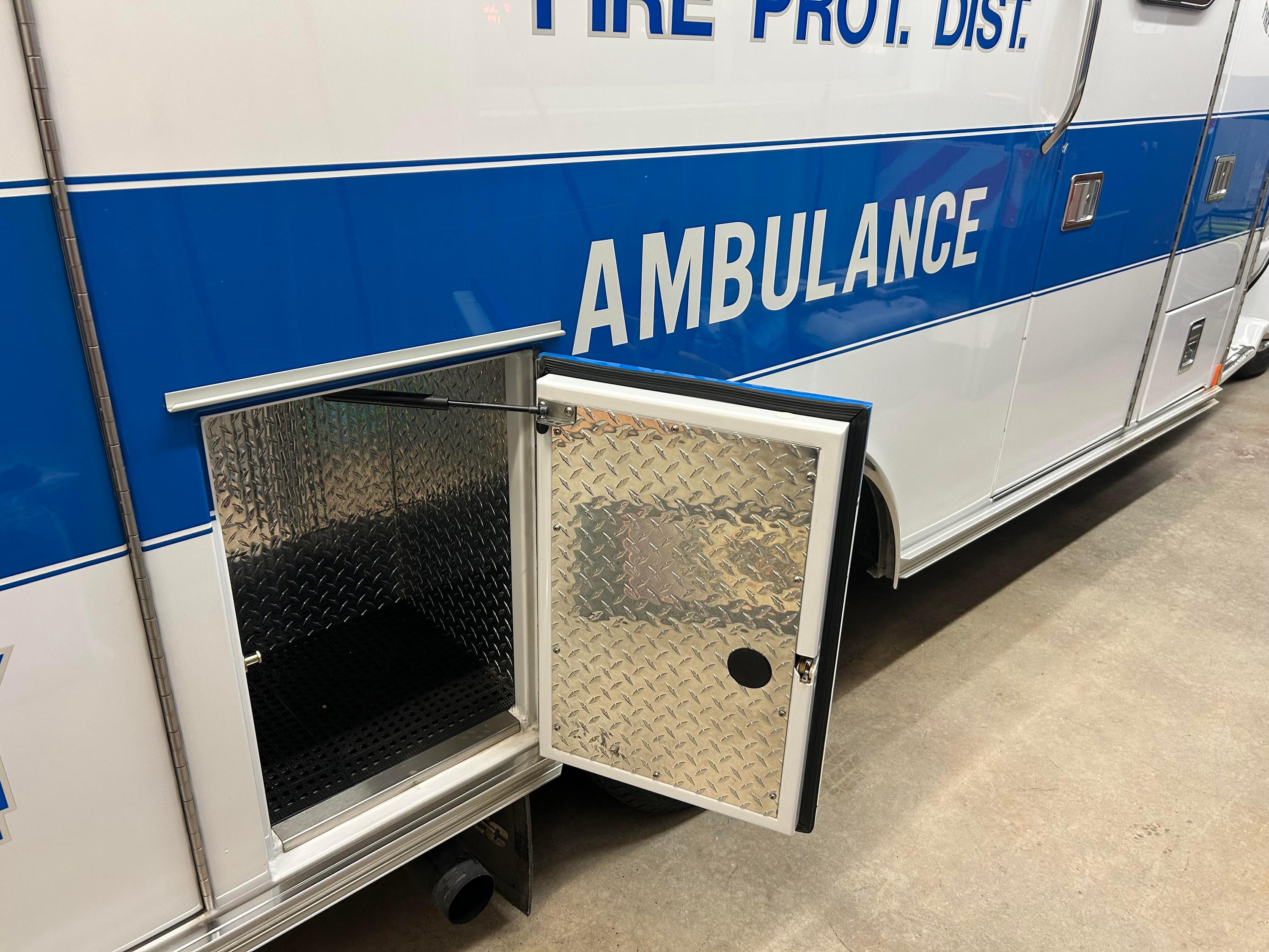 2006 MedTec Ford Type III Ambulance - image 12