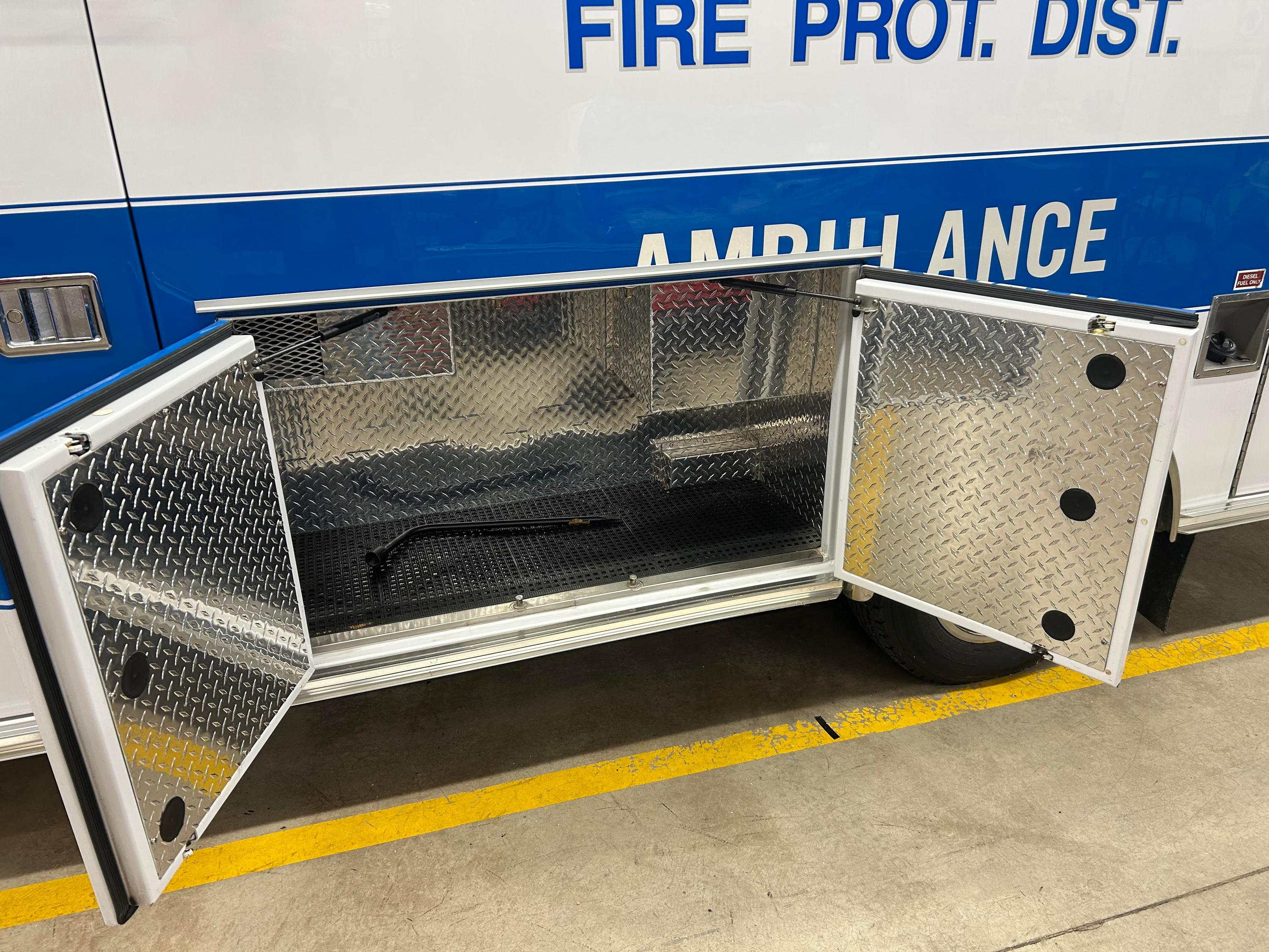 2006 MedTec Ford Type III Ambulance - image 8