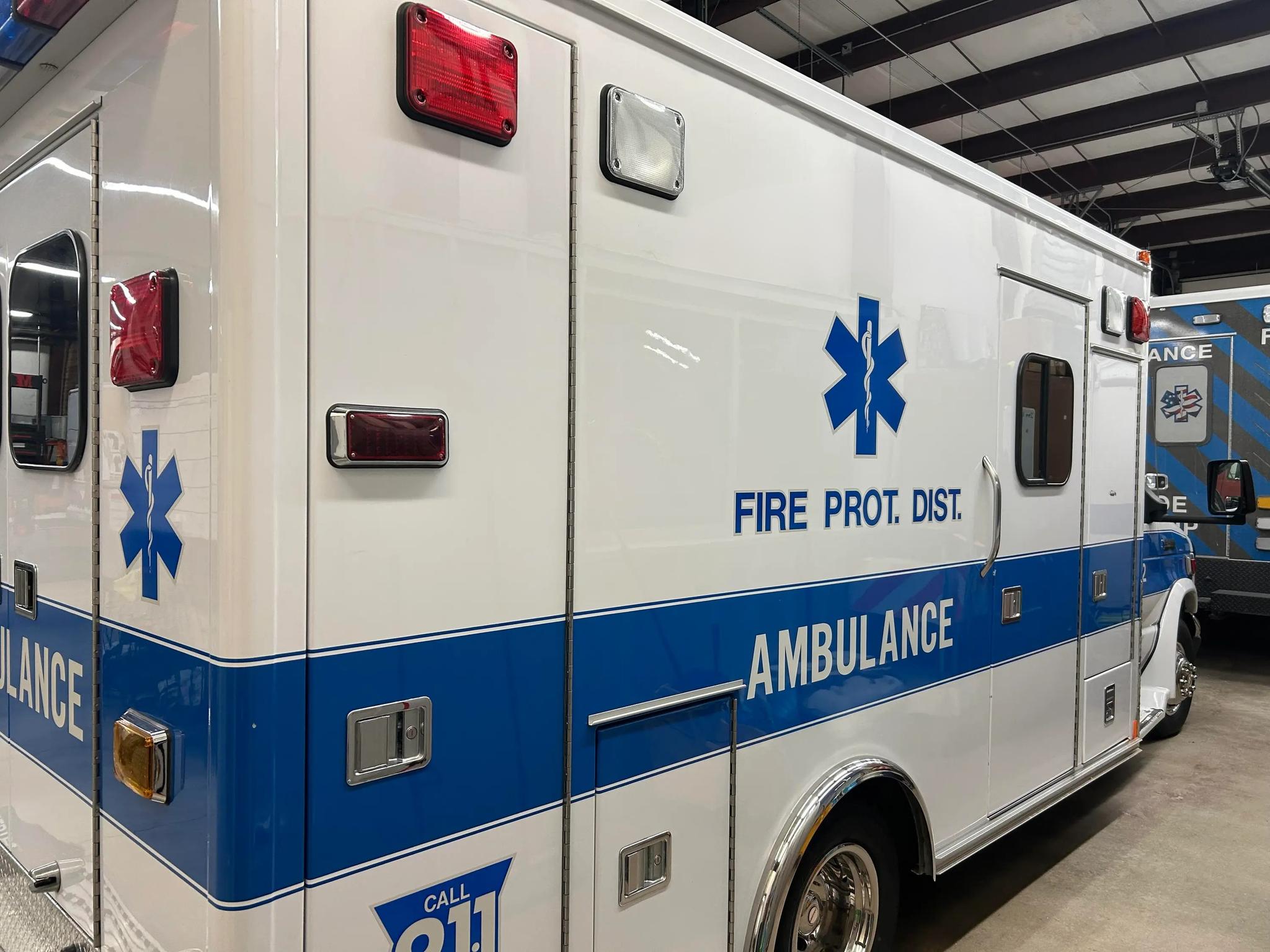 2006 MedTec Ford Type III Ambulance - image 4