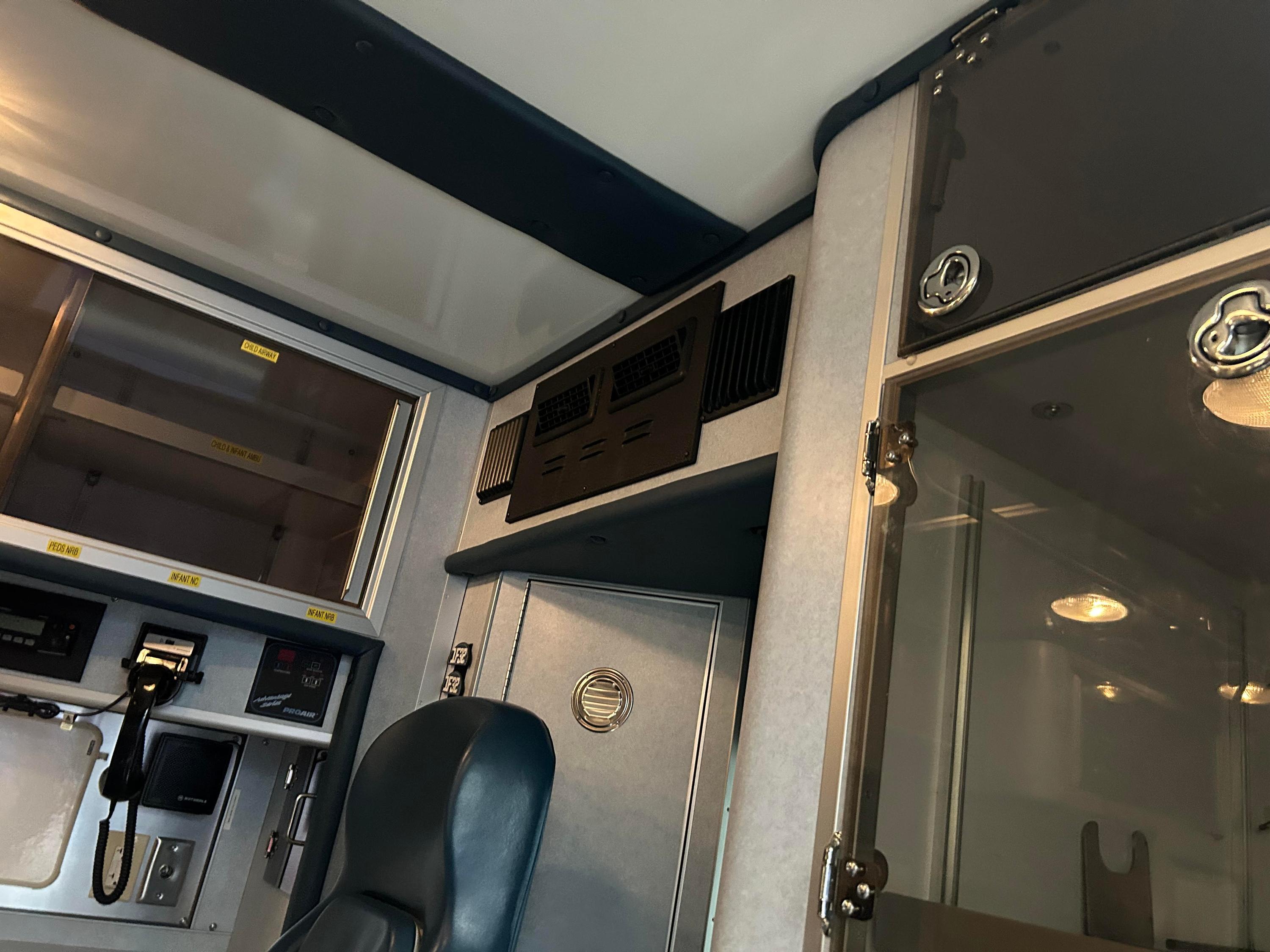 2006 MedTec Ford Type III Ambulance - image 20