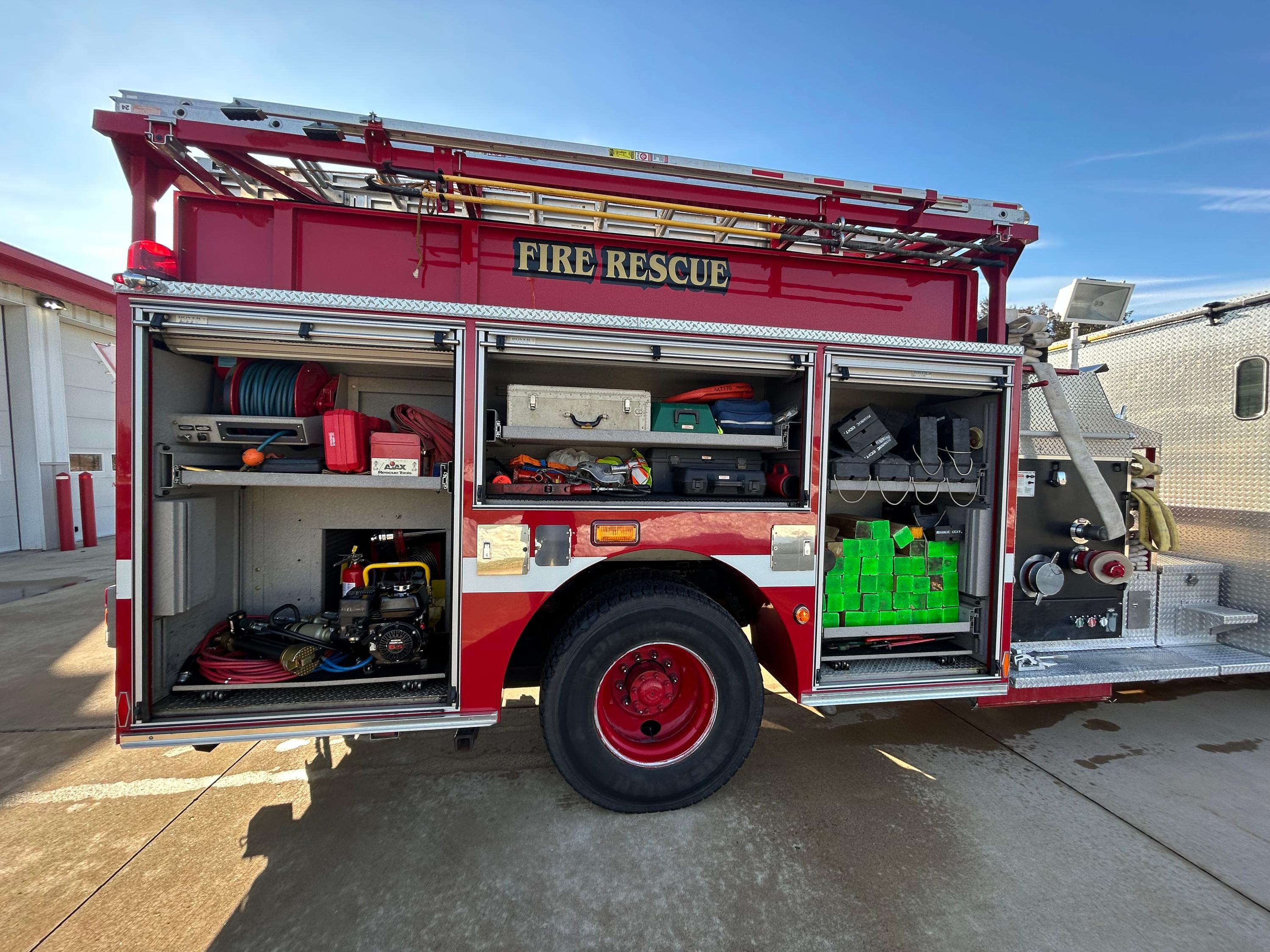 2002 Pierce Saber Pumper - image 6