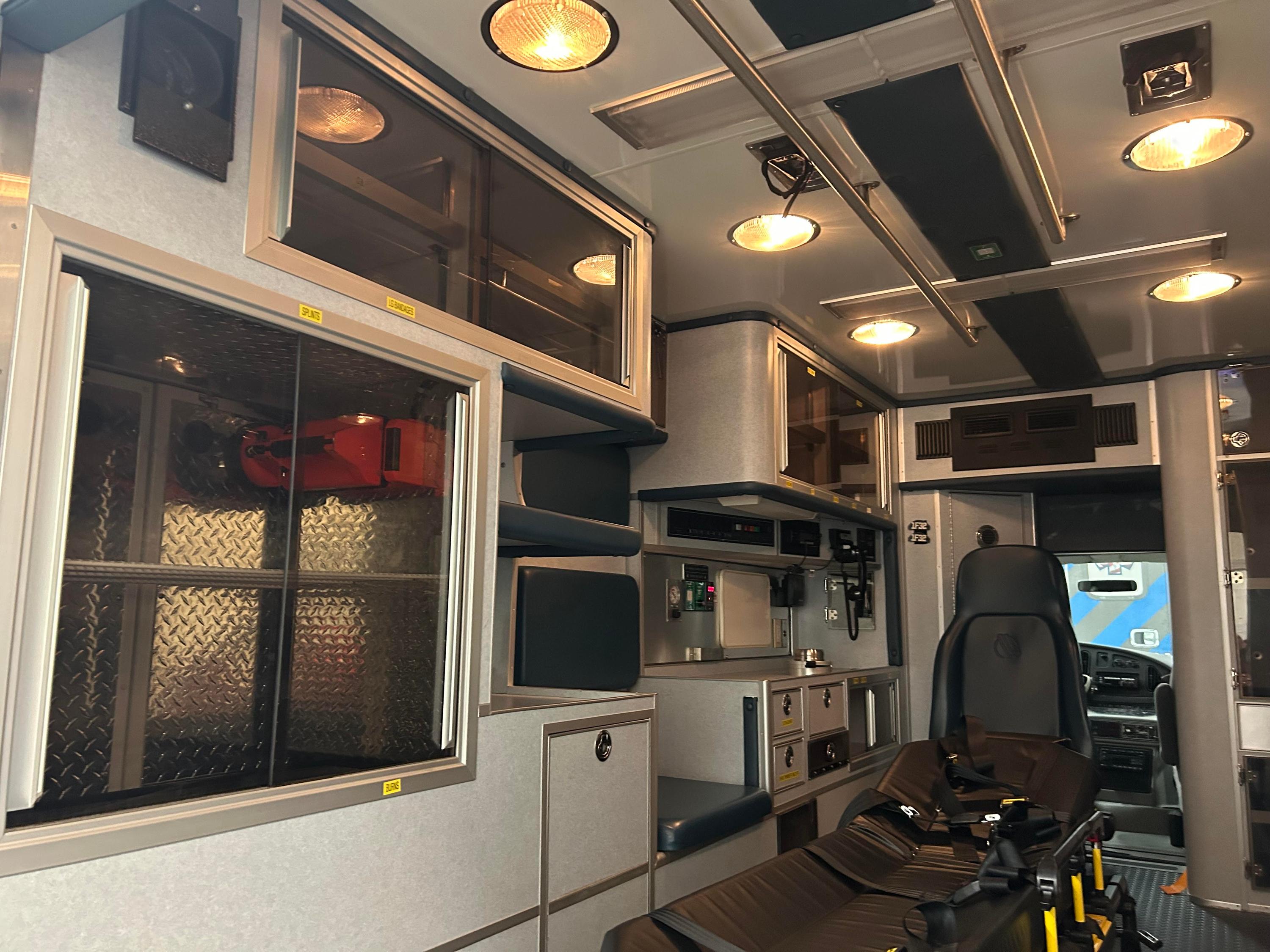 2006 MedTec Ford Type III Ambulance - image 23