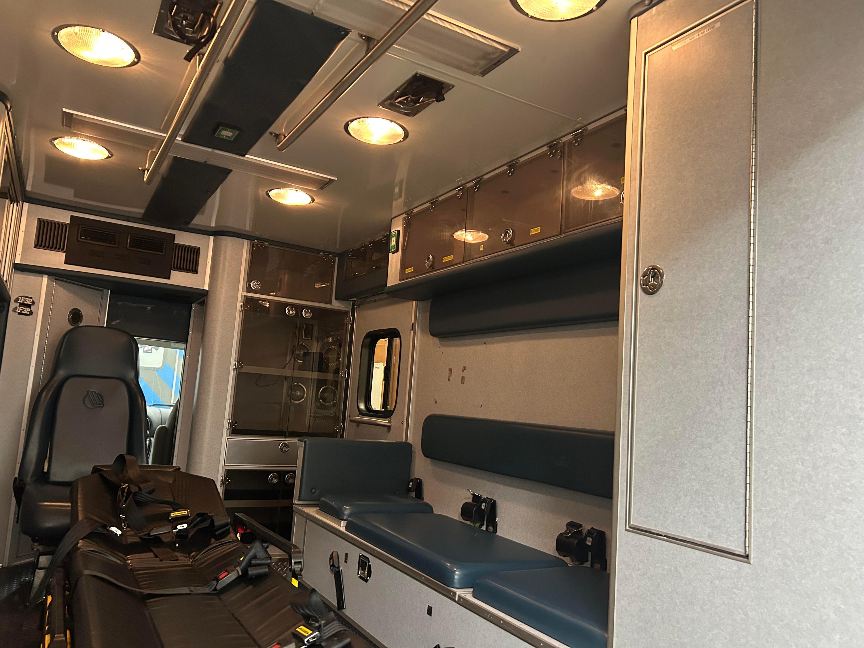 2006 MedTec Ford Type III Ambulance - image 24
