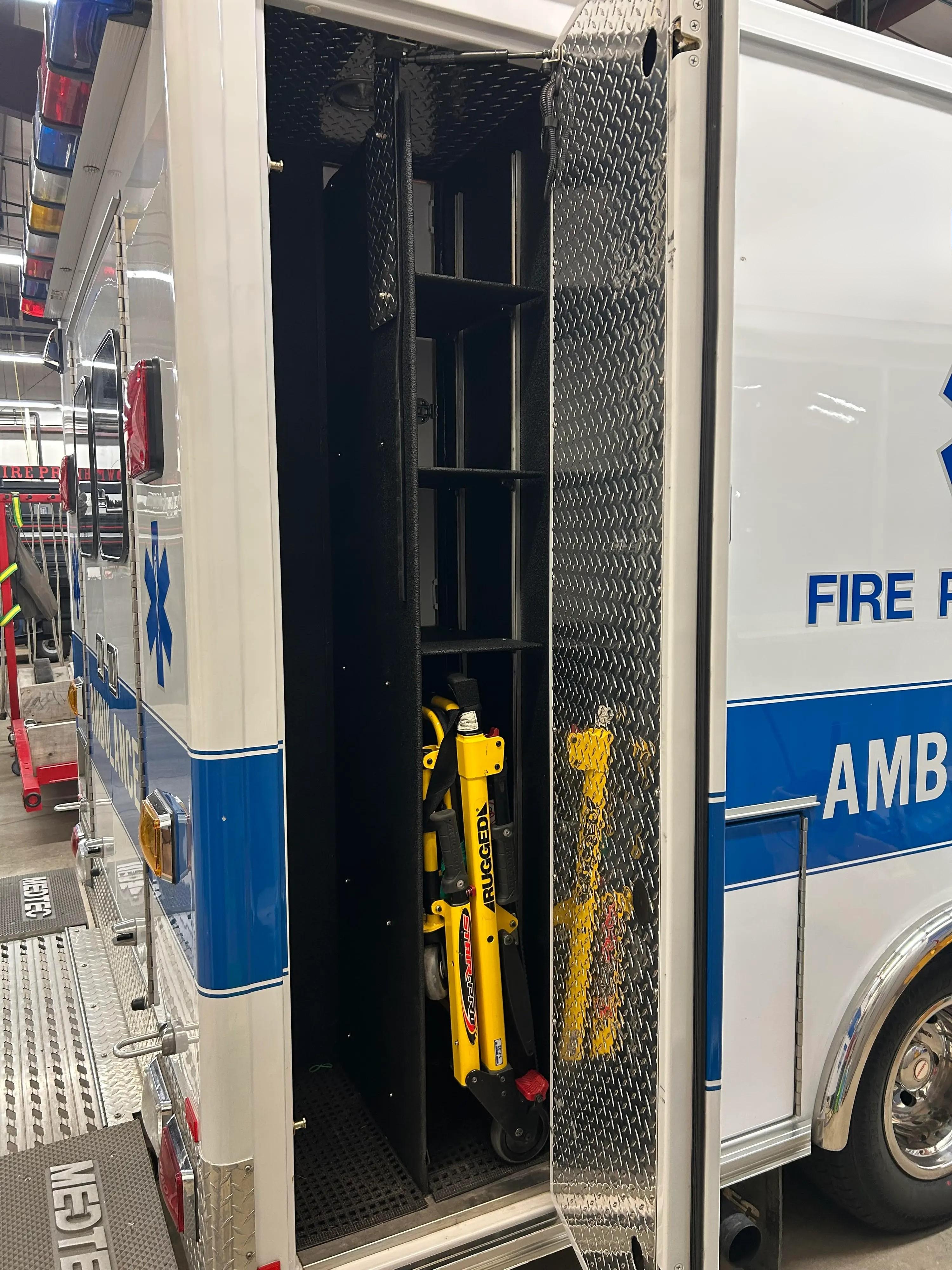 2006 MedTec Ford Type III Ambulance - image 10