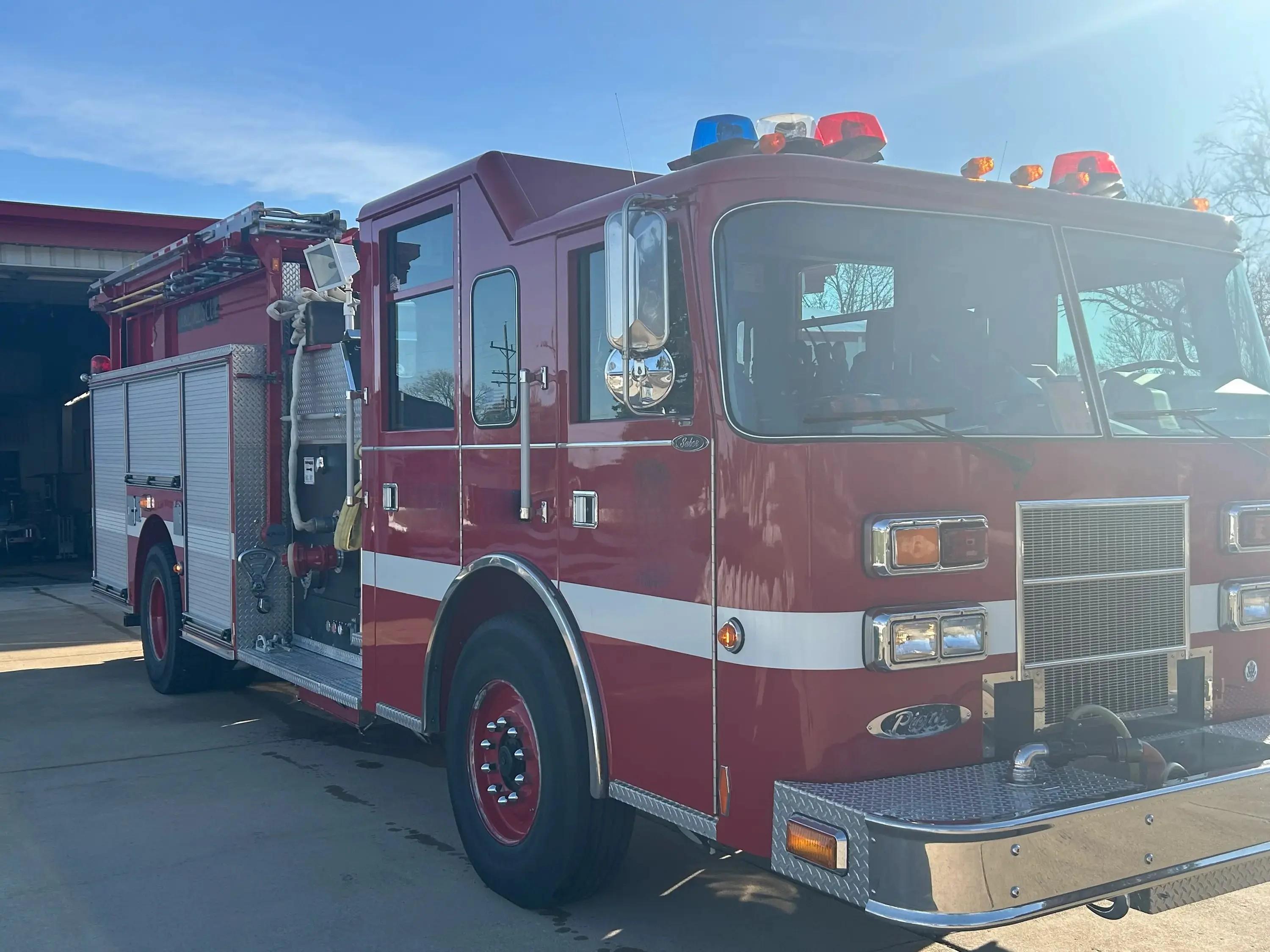 2002 Pierce Saber Pumper - image 3