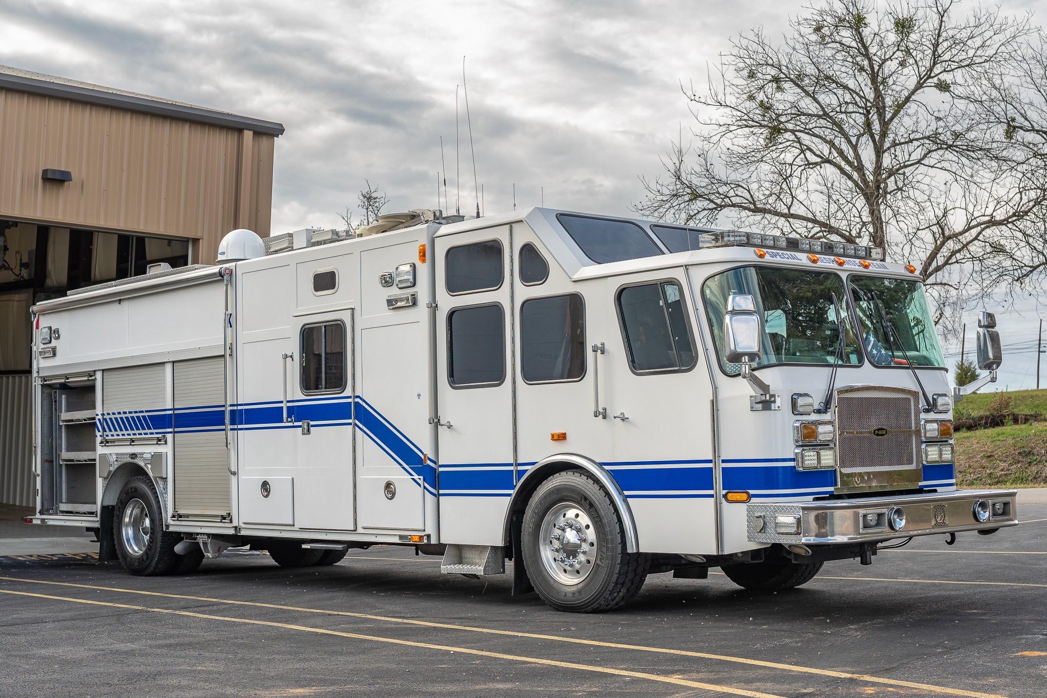 2002 E-One Cyclone Heavy Rescue - image 4