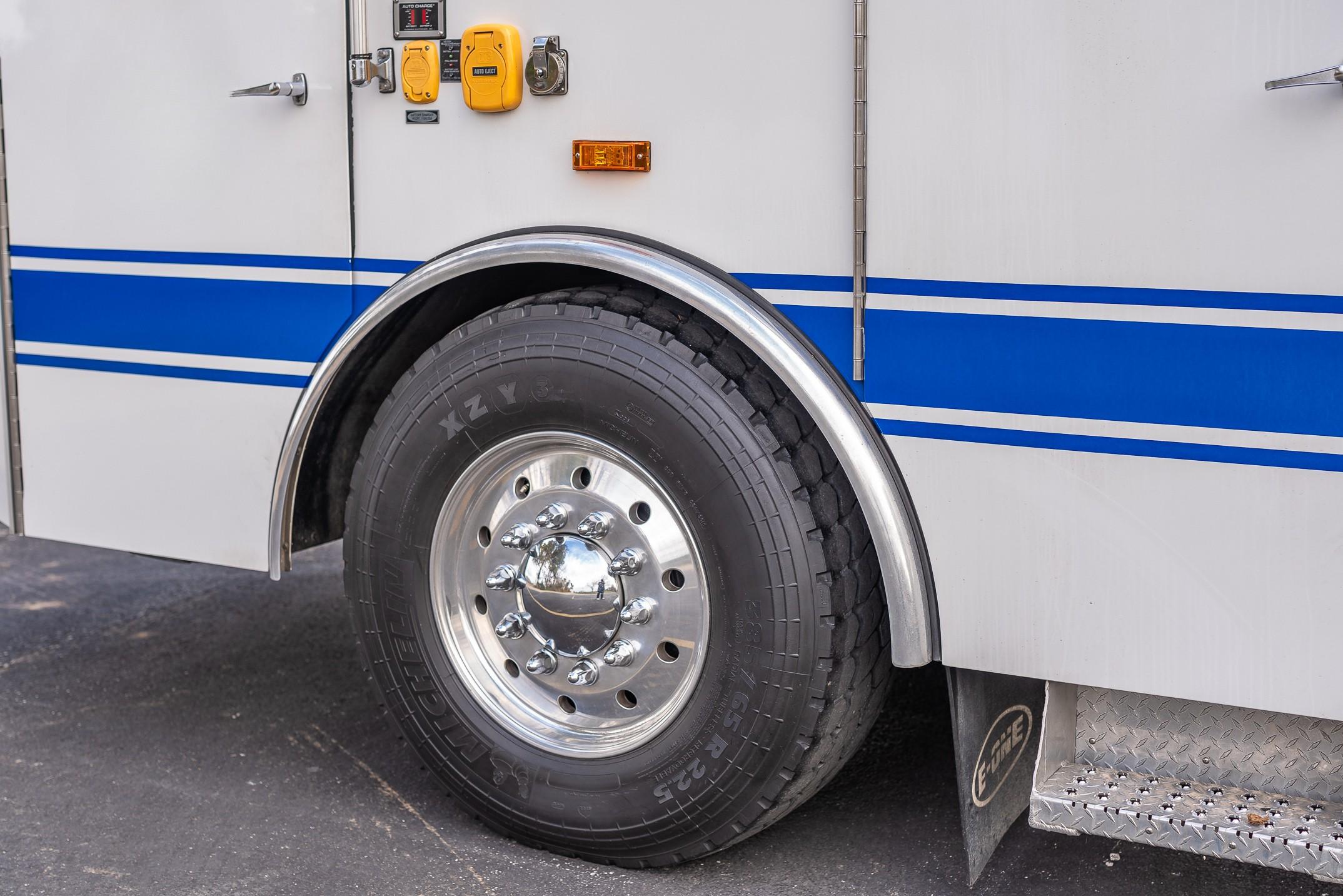 2002 E-One Cyclone Heavy Rescue - image 61