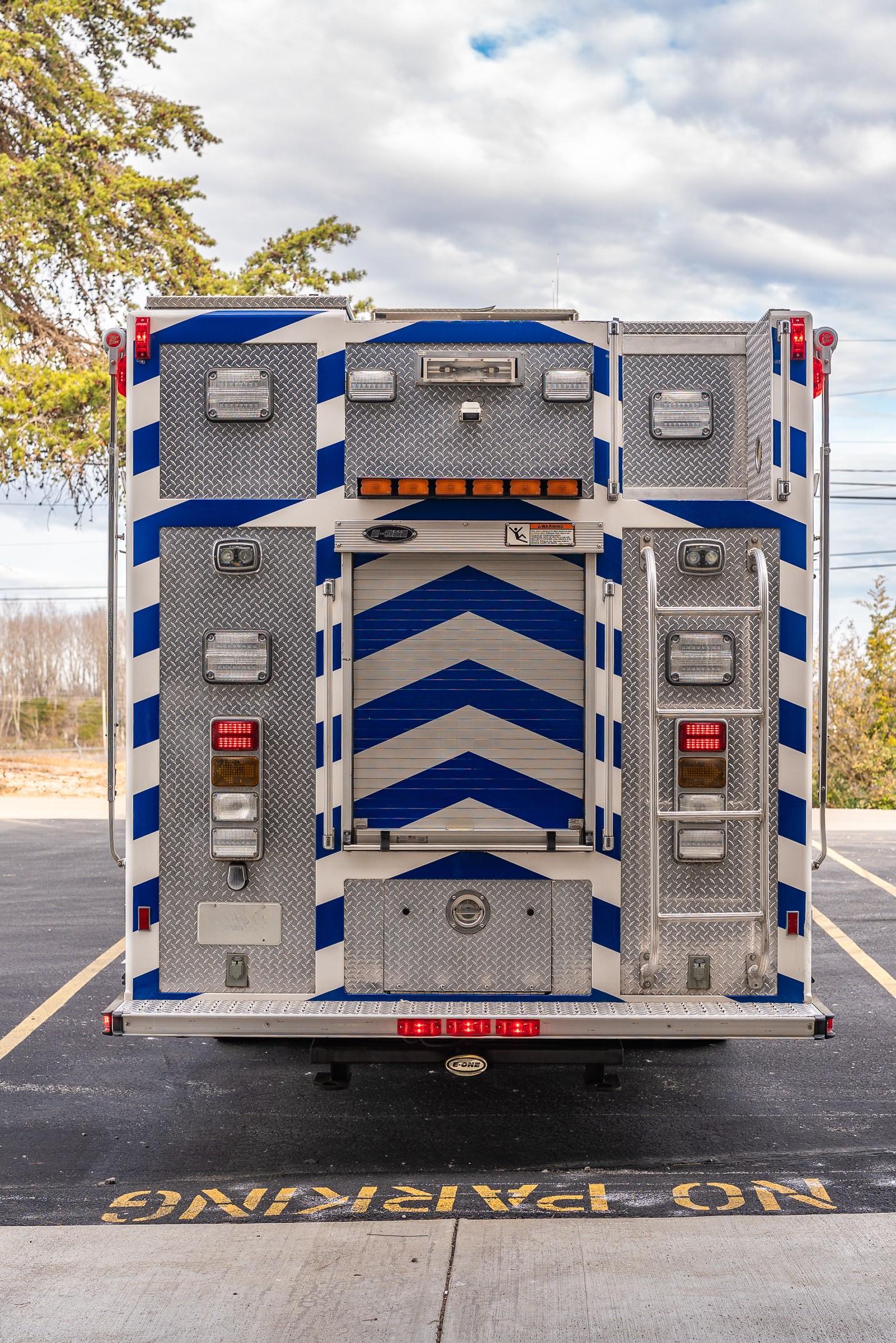 2002 E-One Cyclone Heavy Rescue - image 12