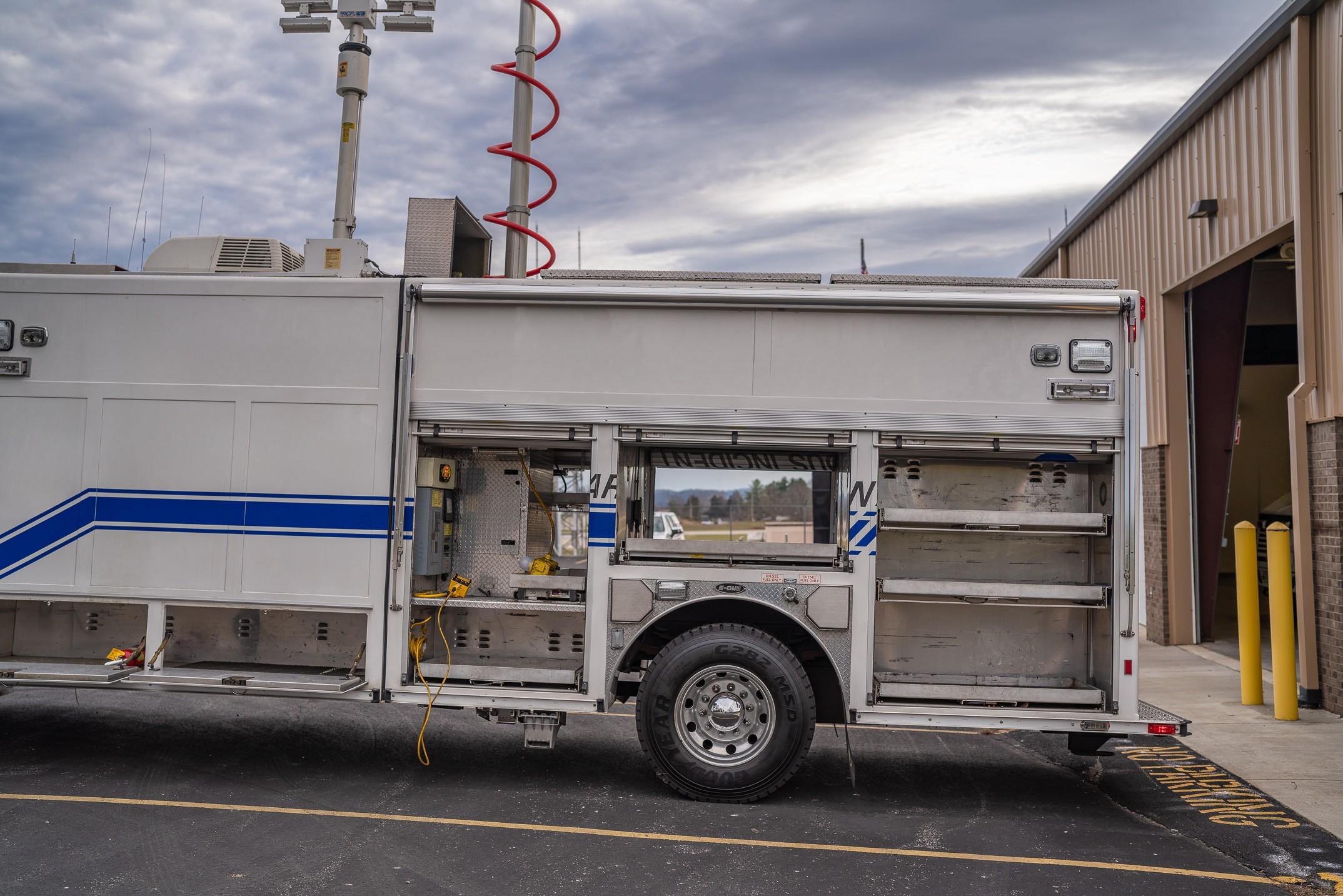 2002 E-One Cyclone Heavy Rescue - image 87
