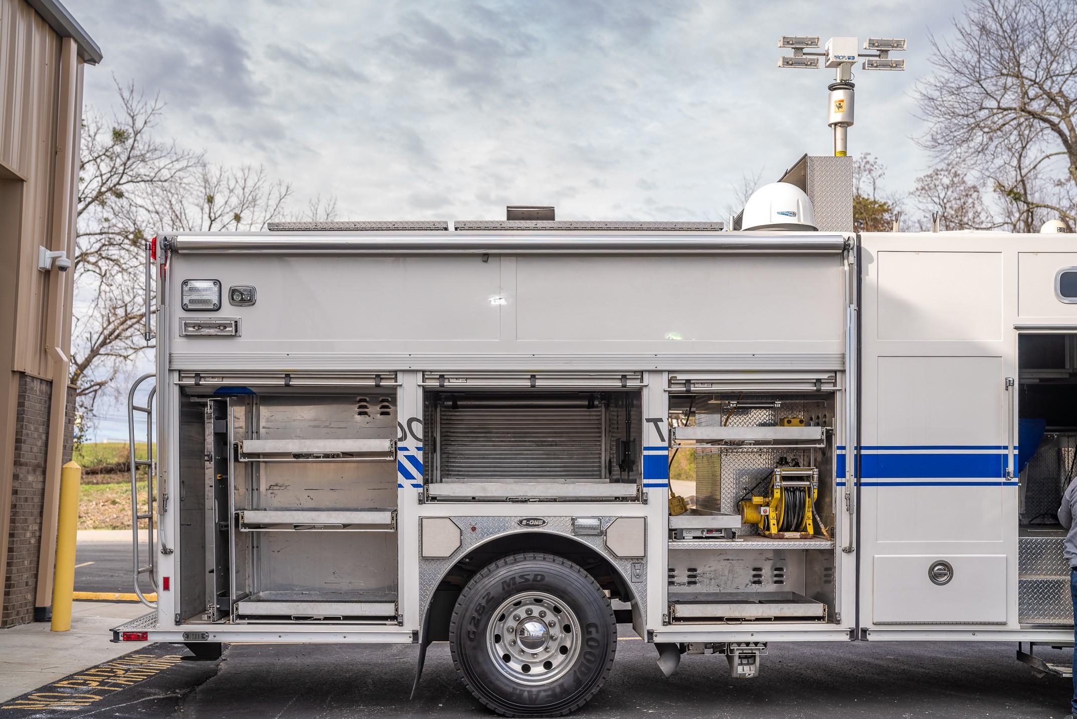 2002 E-One Cyclone Heavy Rescue - image 91