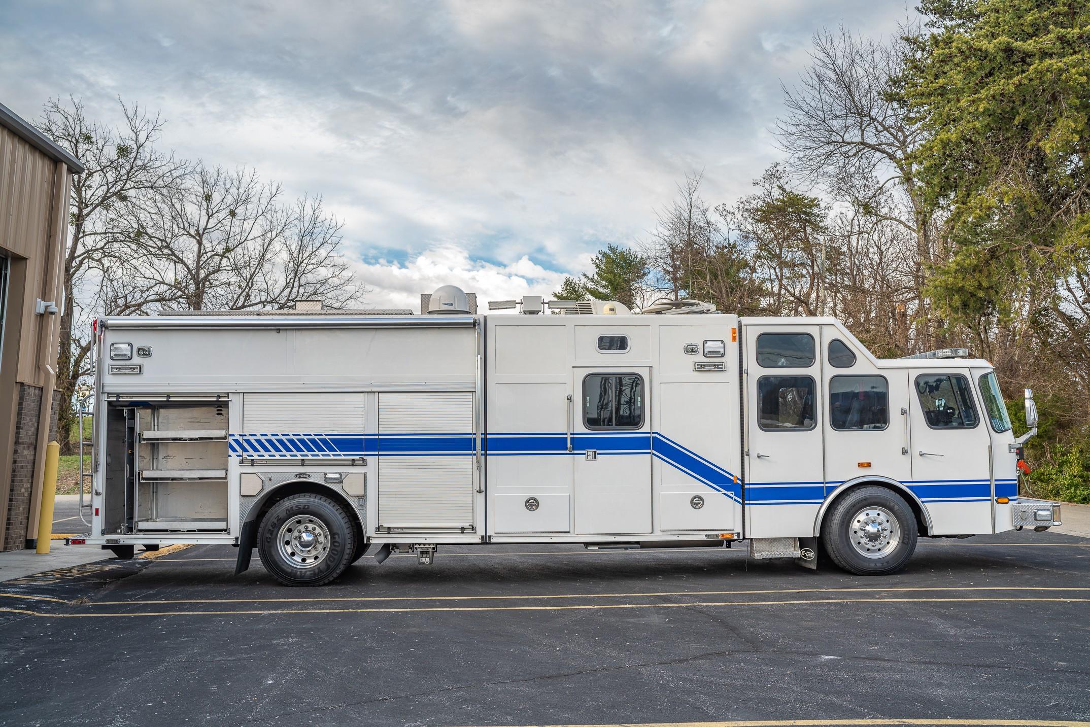 2002 E-One Cyclone Heavy Rescue - image 5