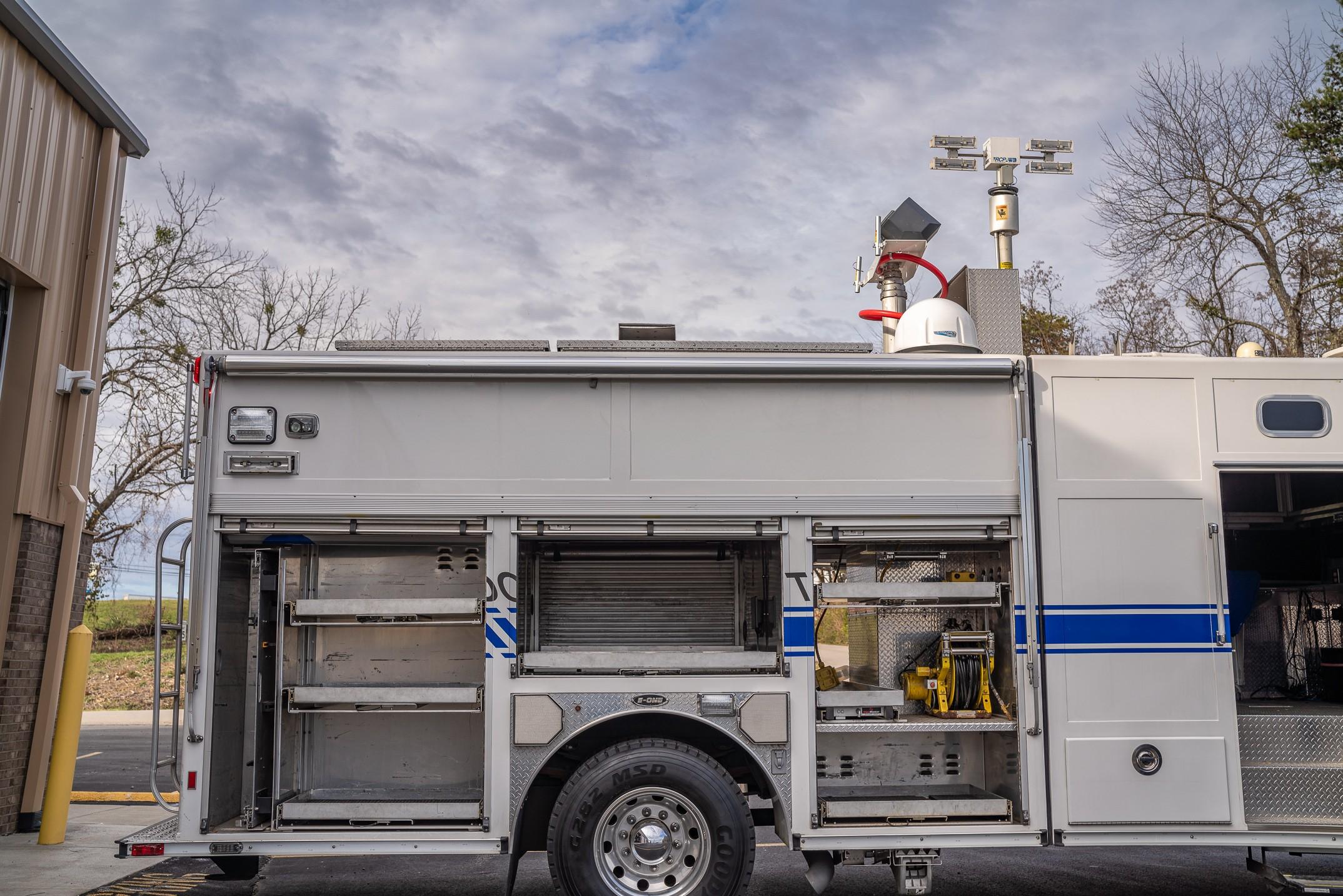 2002 E-One Cyclone Heavy Rescue - image 72
