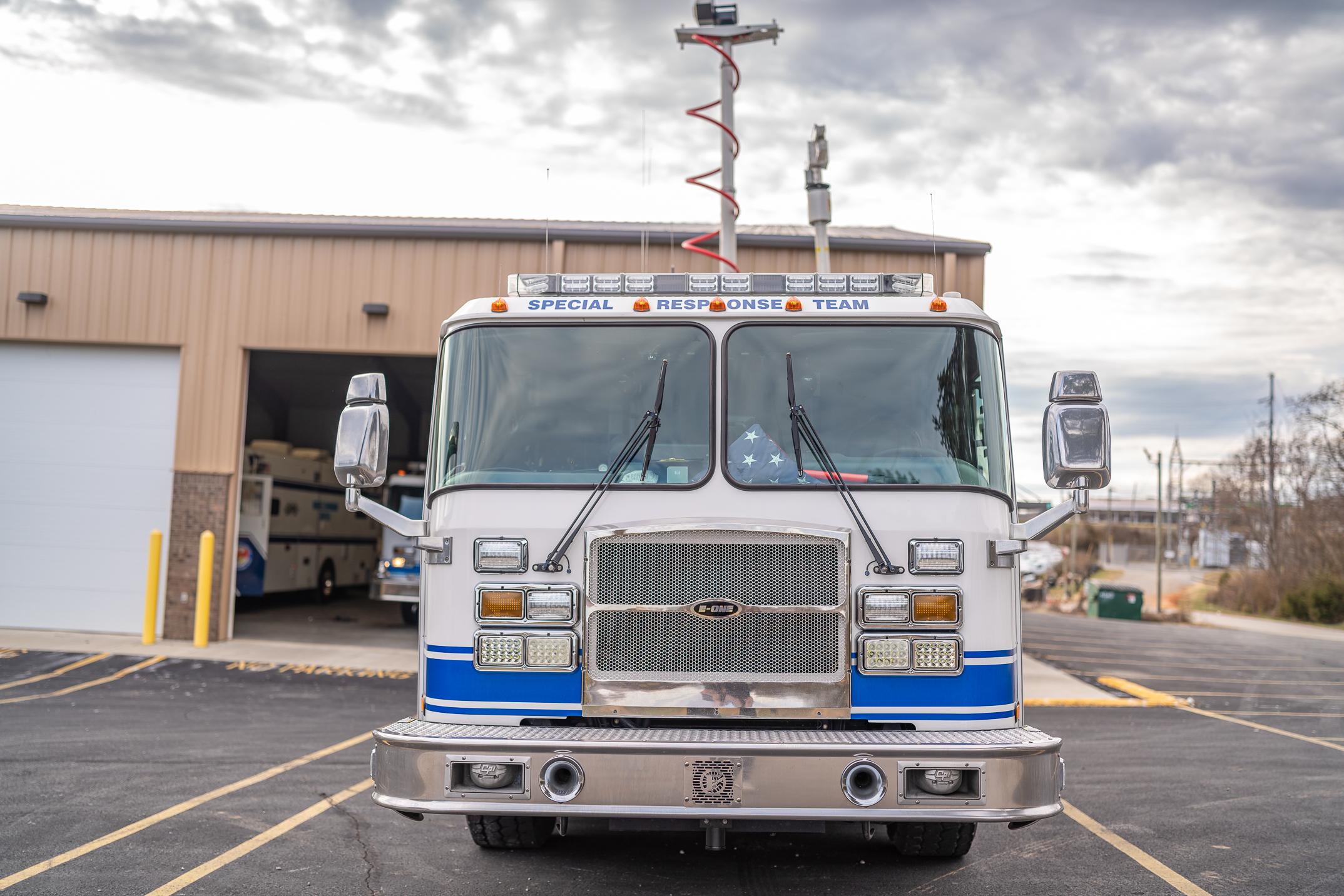2002 E-One Cyclone Heavy Rescue - image 30