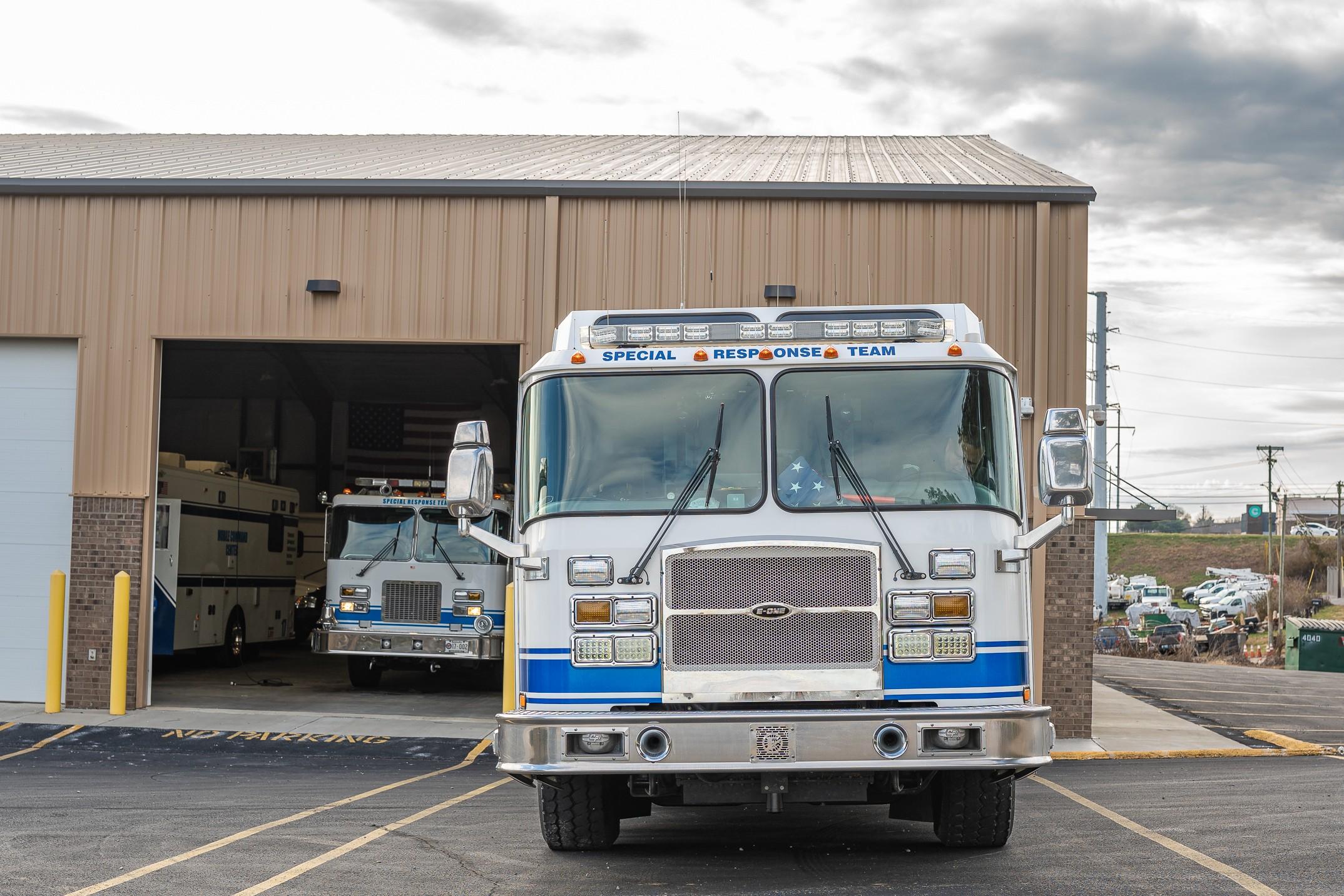 2002 E-One Cyclone Heavy Rescue - image 8