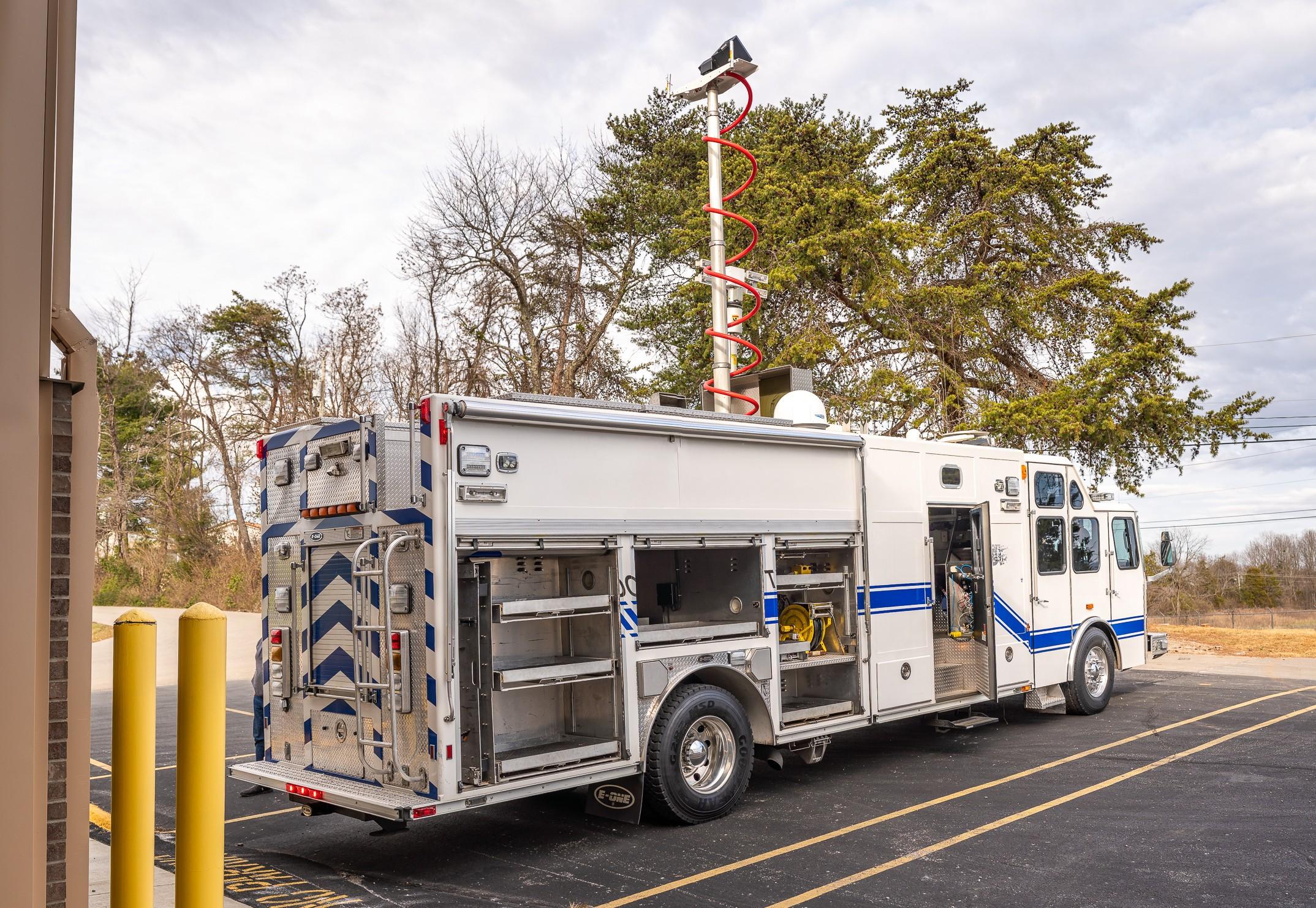 2002 E-One Cyclone Heavy Rescue - image 6