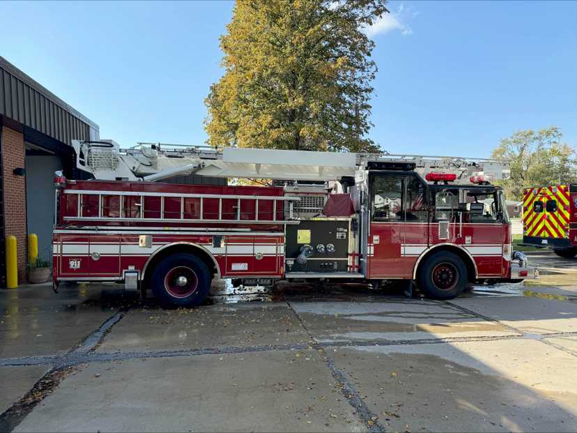 2005 Pierce 55' Boom Truck — photo 3