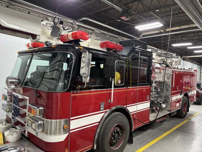 2005 Pierce 55' Boom Truck — photo 2