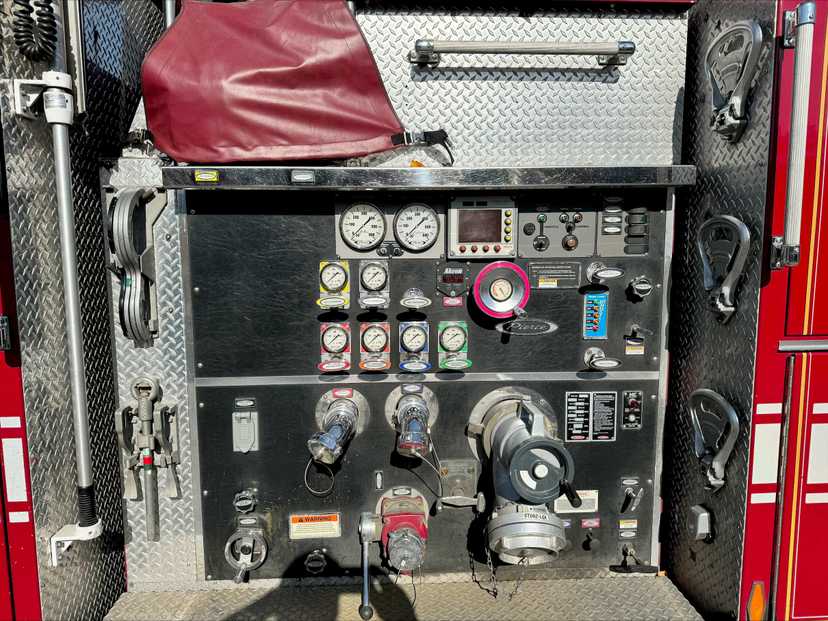 2005 Pierce 55' Boom Truck — photo 8