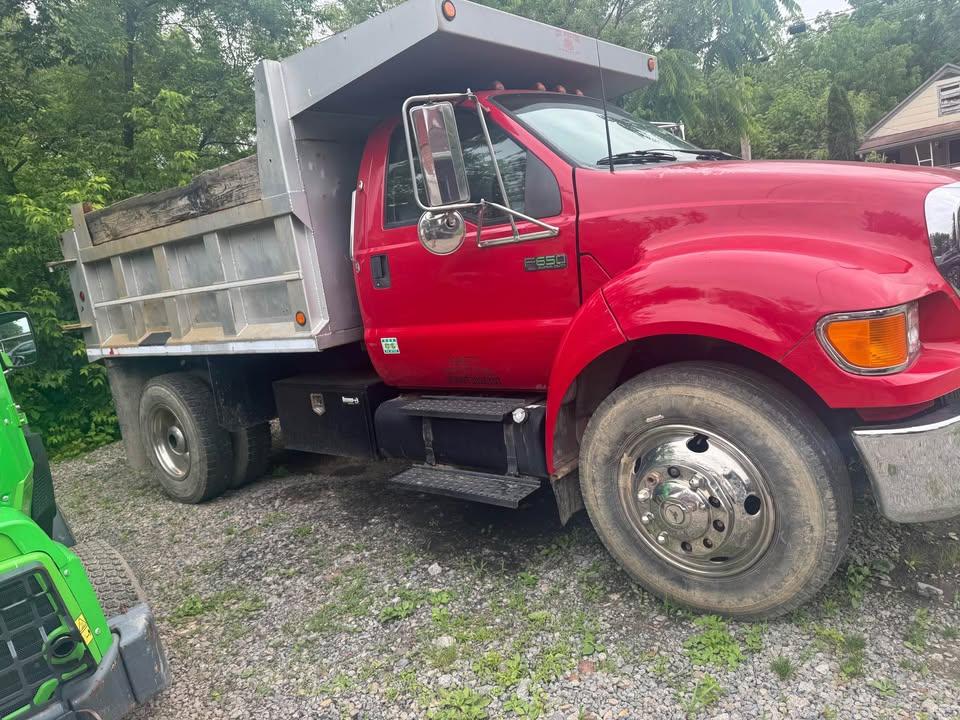 2005 Ford F650 Dump Truck - image 2