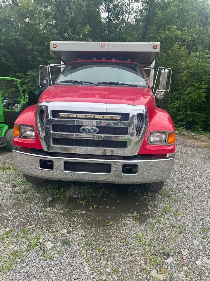 2005 Ford F650 Dump Truck - image 3
