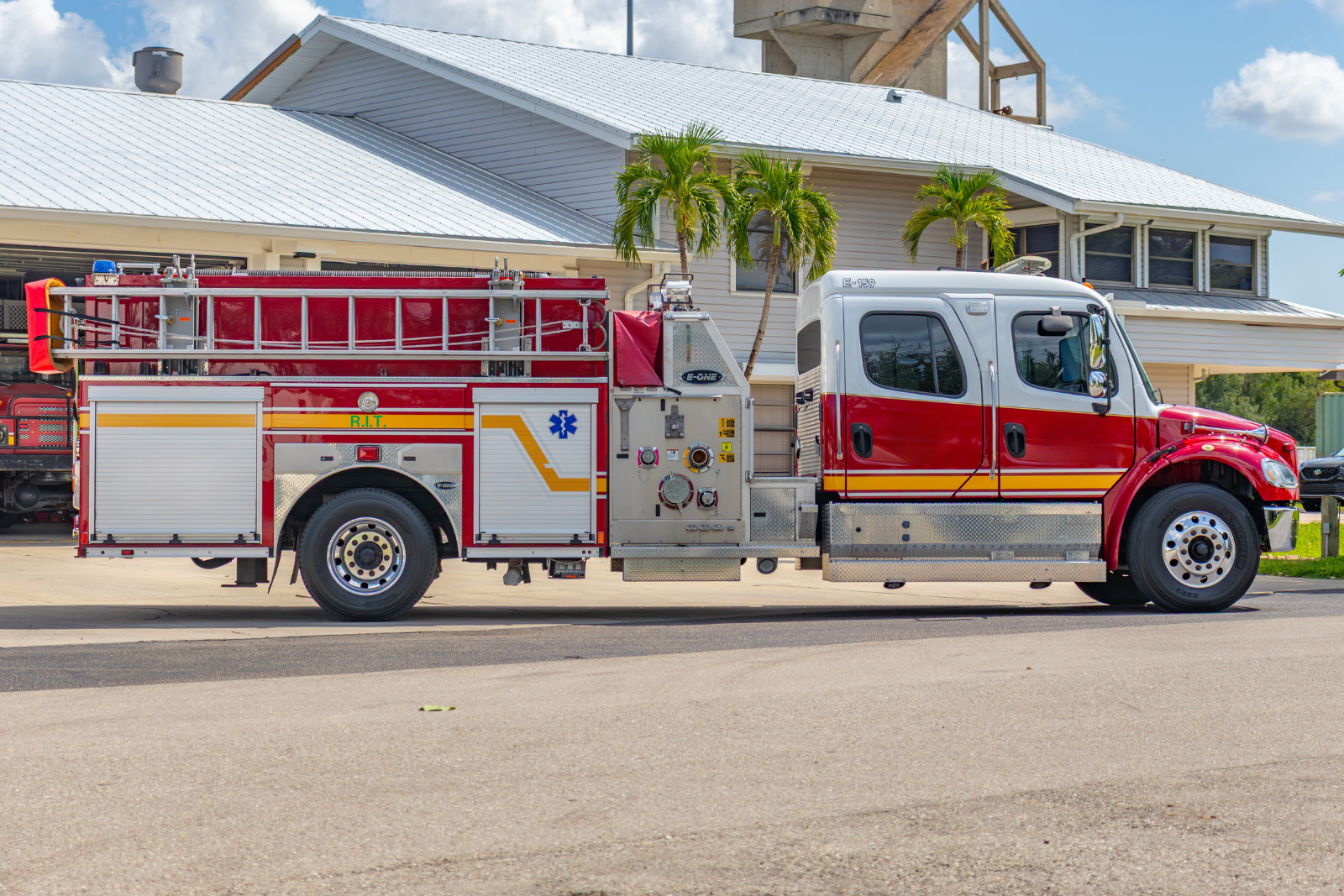 2017 E-One Freightliner Pumper - image 3