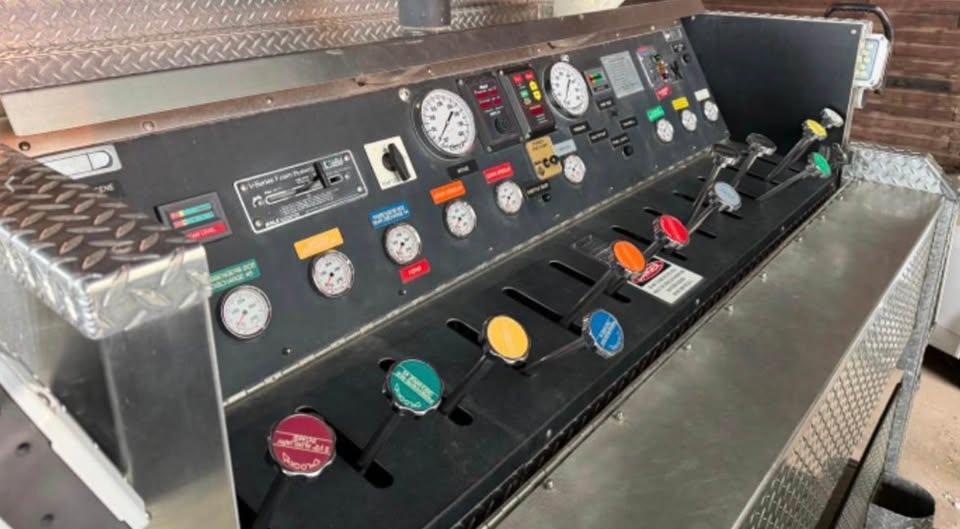 2002 Freightliner Pumper - image 9