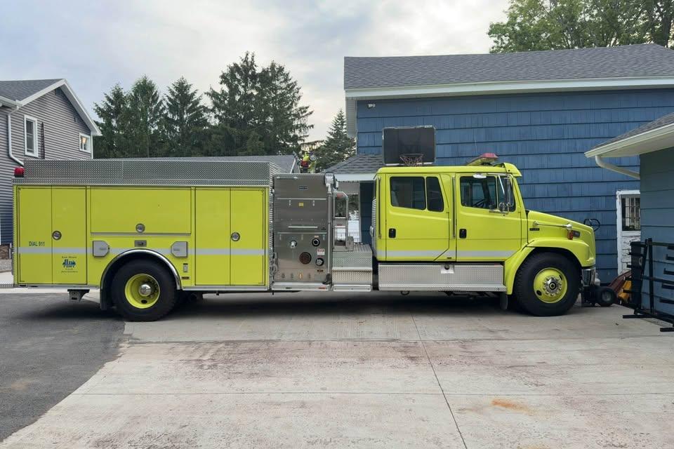 2002 Freightliner Pumper - image 2