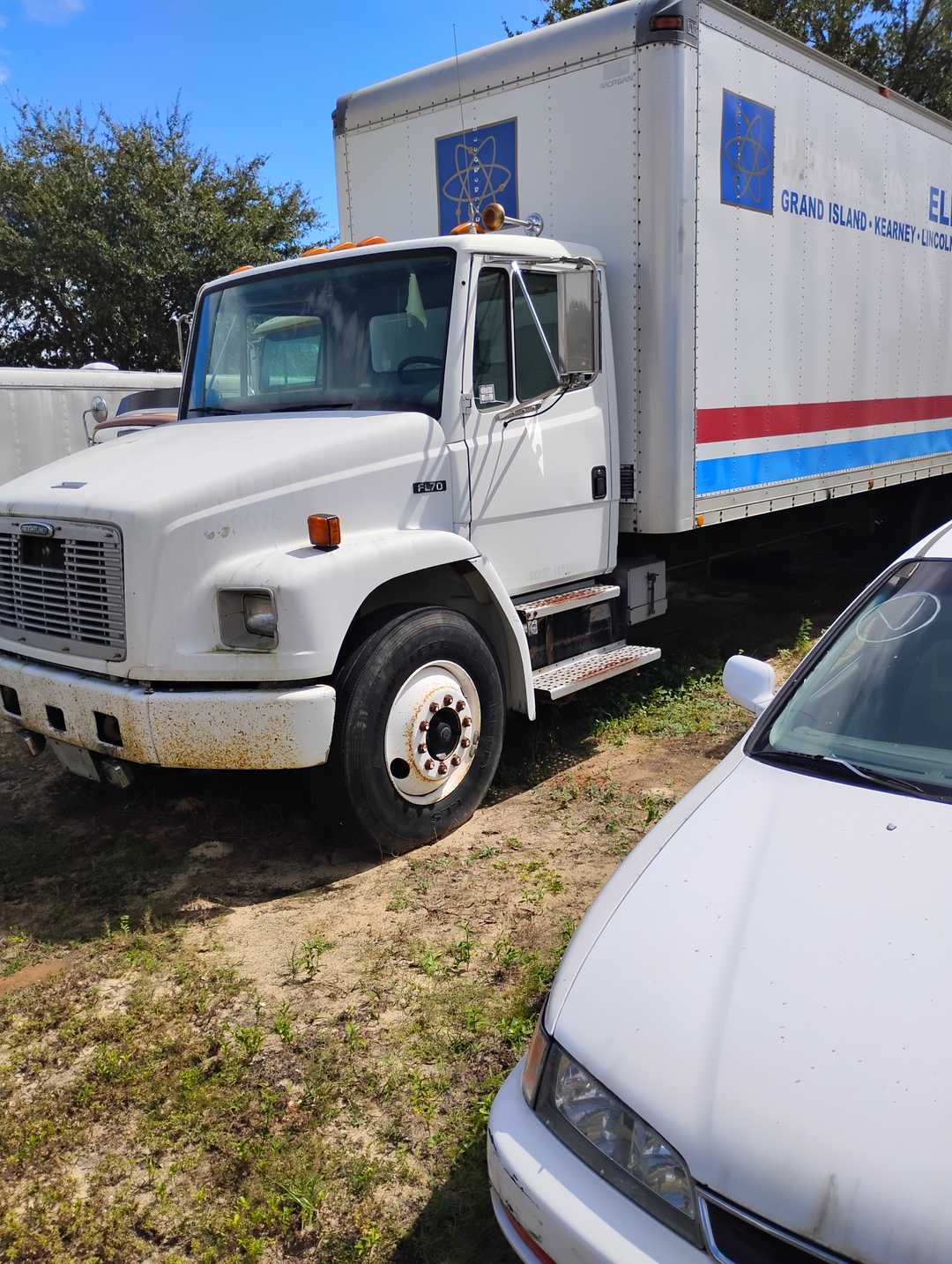 1997 Freightliner FLD 26 FT BOX TRUCK w/ lift gate