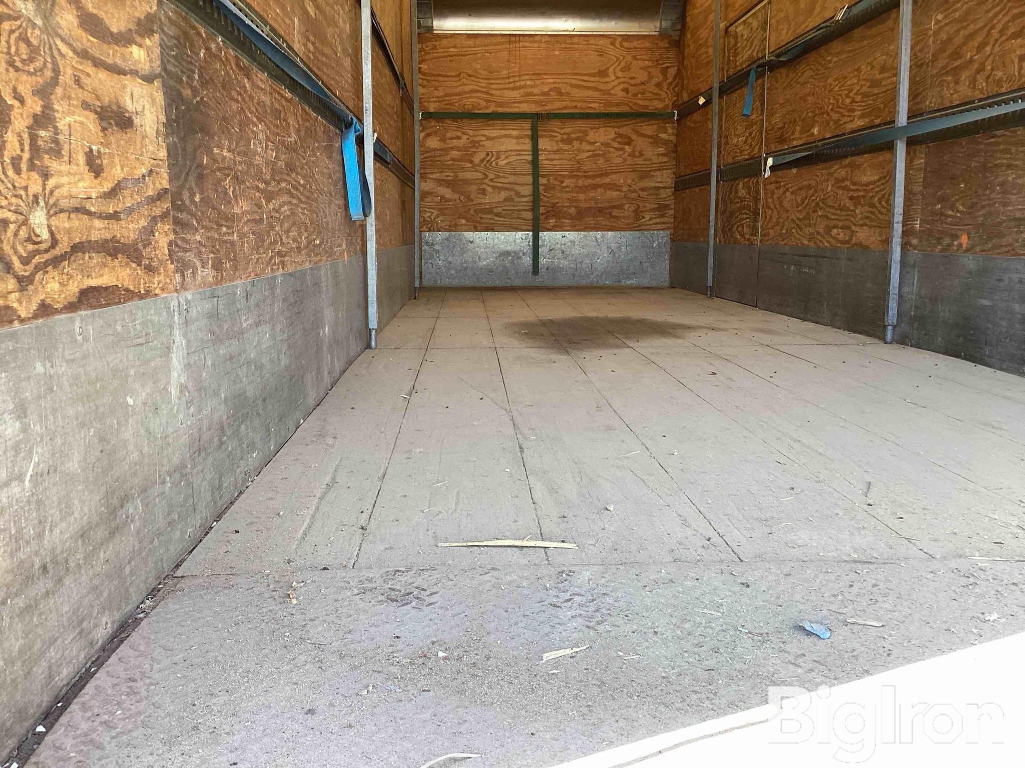 1997 Freightliner FLD 26 FT BOX TRUCK w/ lift gate - image 5