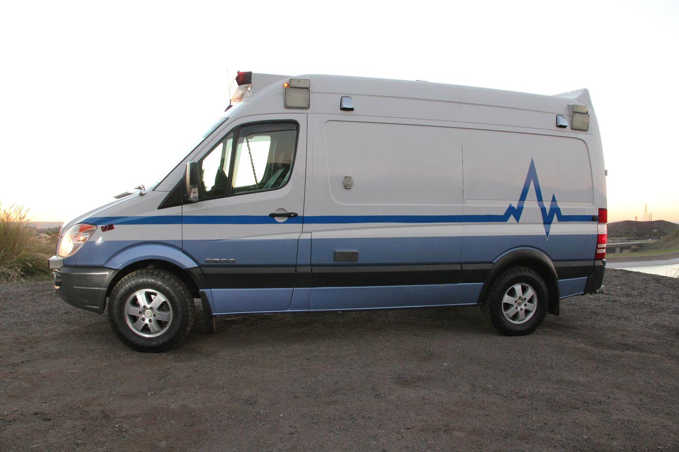 2009 Dodge Mercedes Type II Ambulance - image 1