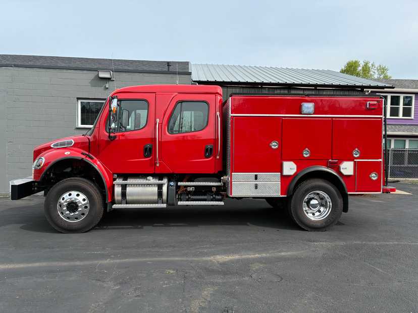 2019 Freightliner 4x4 Wildland Unit — photo 2