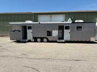 2019 36' Command Trailer