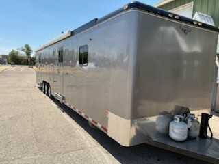 2019 36' Command Trailer — photo 4