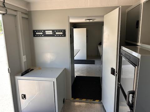 2019 36' Command Trailer - image 16