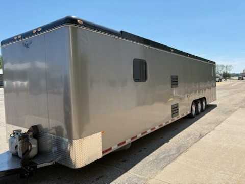 2019 36' Command Trailer — photo 3